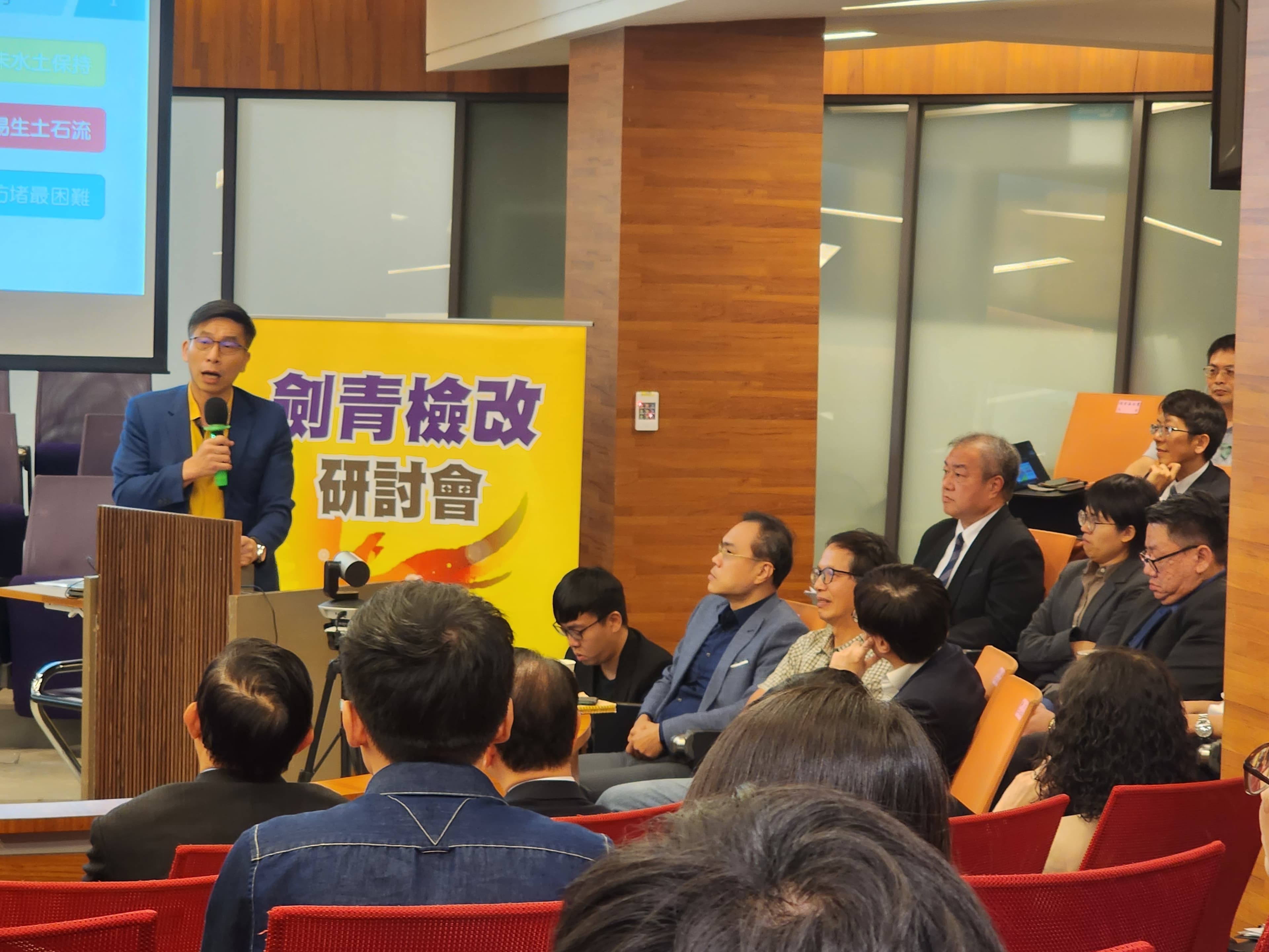 鍾佳濱委員也針對金流和資訊流提出防制洗錢的觀點，表示將會盡力推動打詐法案。