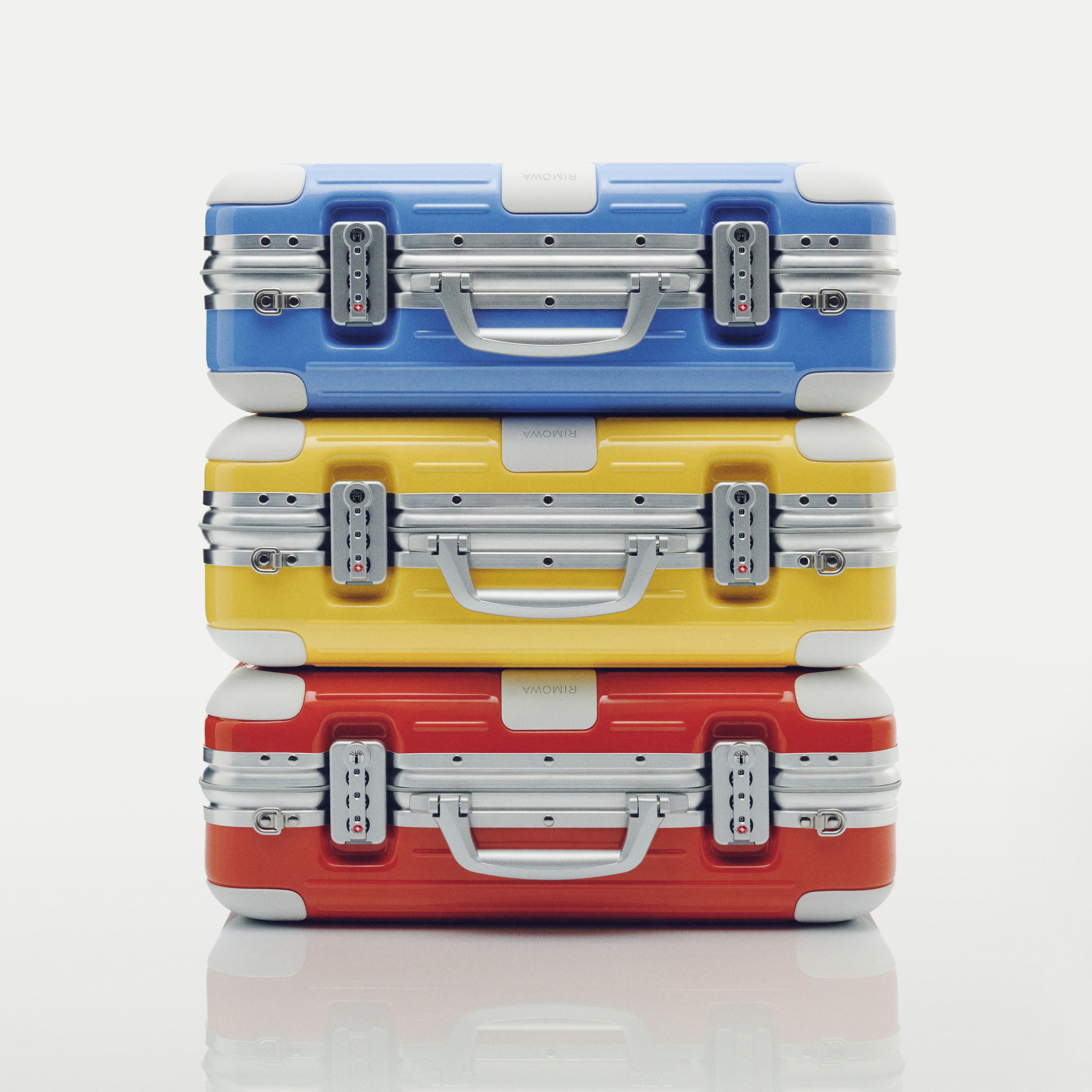 RIMOWA Holiday Case手提箱推出藍色、黃色、紅色等3款。各NT$39,900（美之心提供）