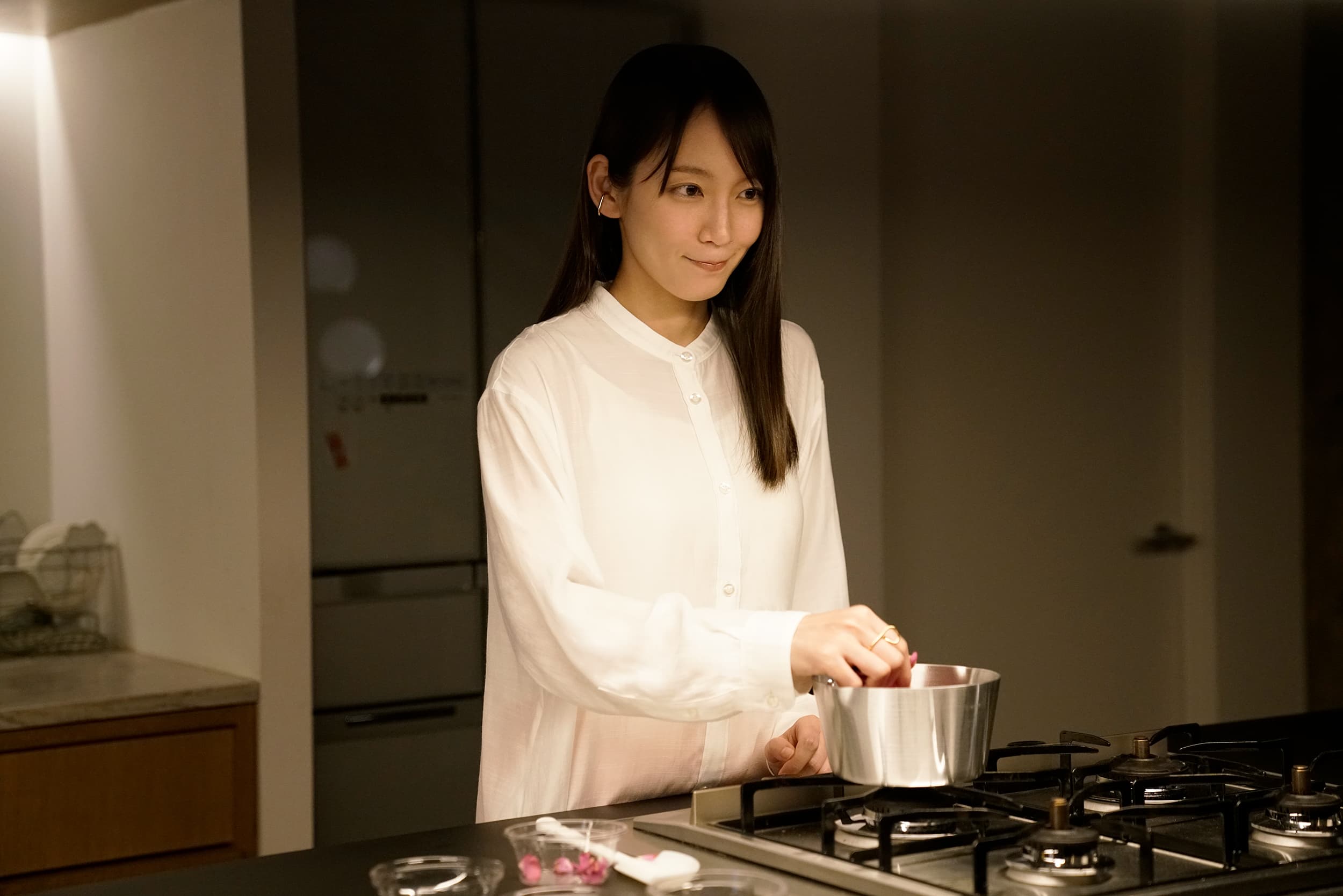 吉岡里帆近年在日本人氣水漲船高,和導演千原徹也認識超過十年的她,不忘當年約定力挺千原執導處女作《冰淇淋般的愛戀》。(政駒提供)