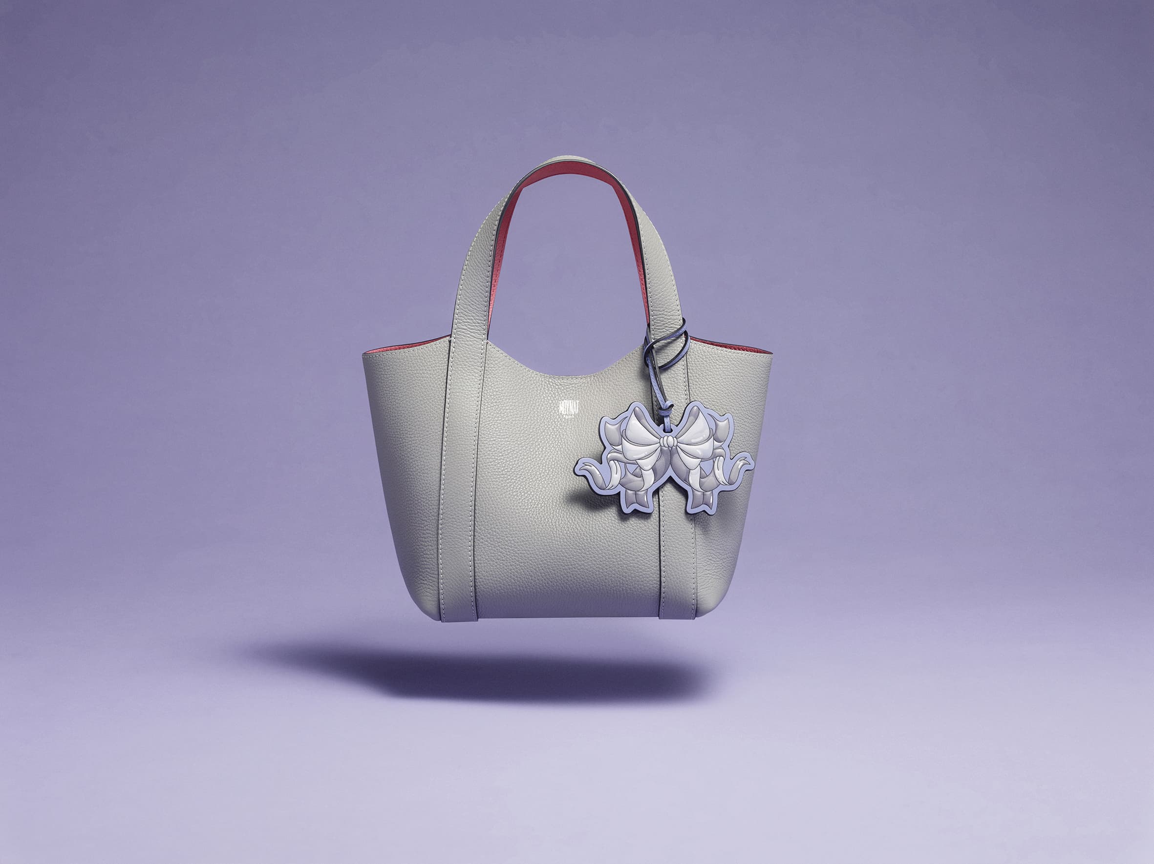 Le Duo BB七夕限定系列霧灰NT$56,400、蝴蝶結吊飾 NT$9,400。(MOYNAT提供)