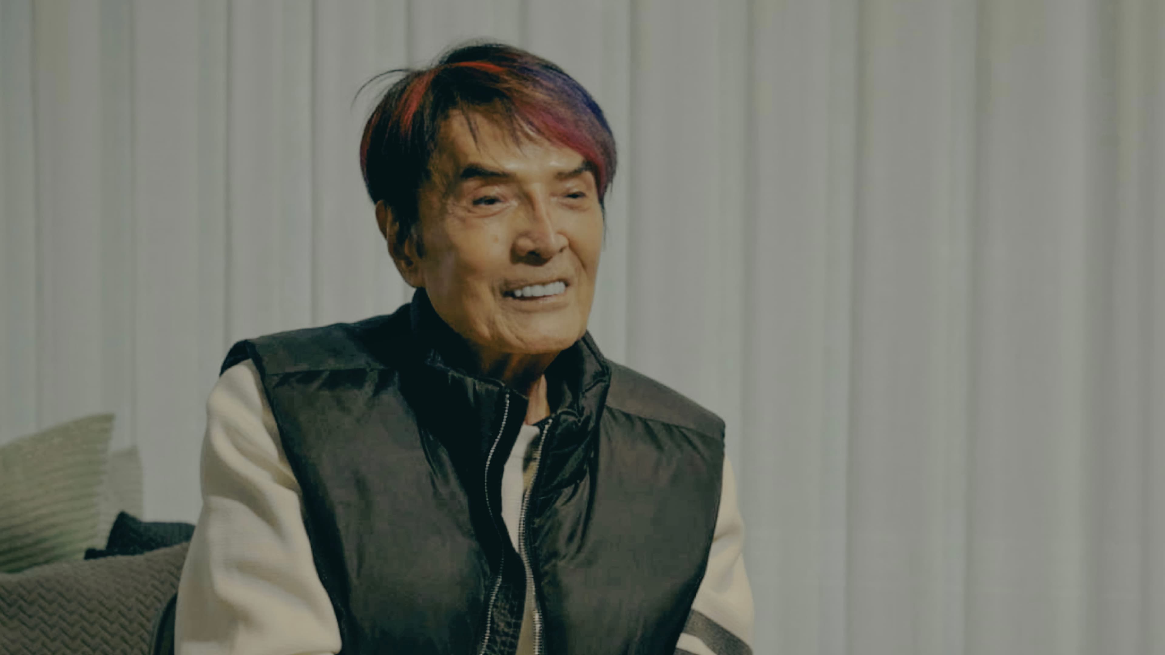 「鑽石歌王」林沖在紀錄片中回憶分享表演生涯點滴。(高流提供)