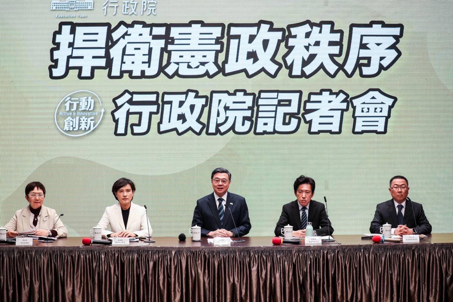 行政院長卓榮泰宣布不副署《財劃法》再修正案以避免造成對國家發展的危害。(鏡報鄒保祥)