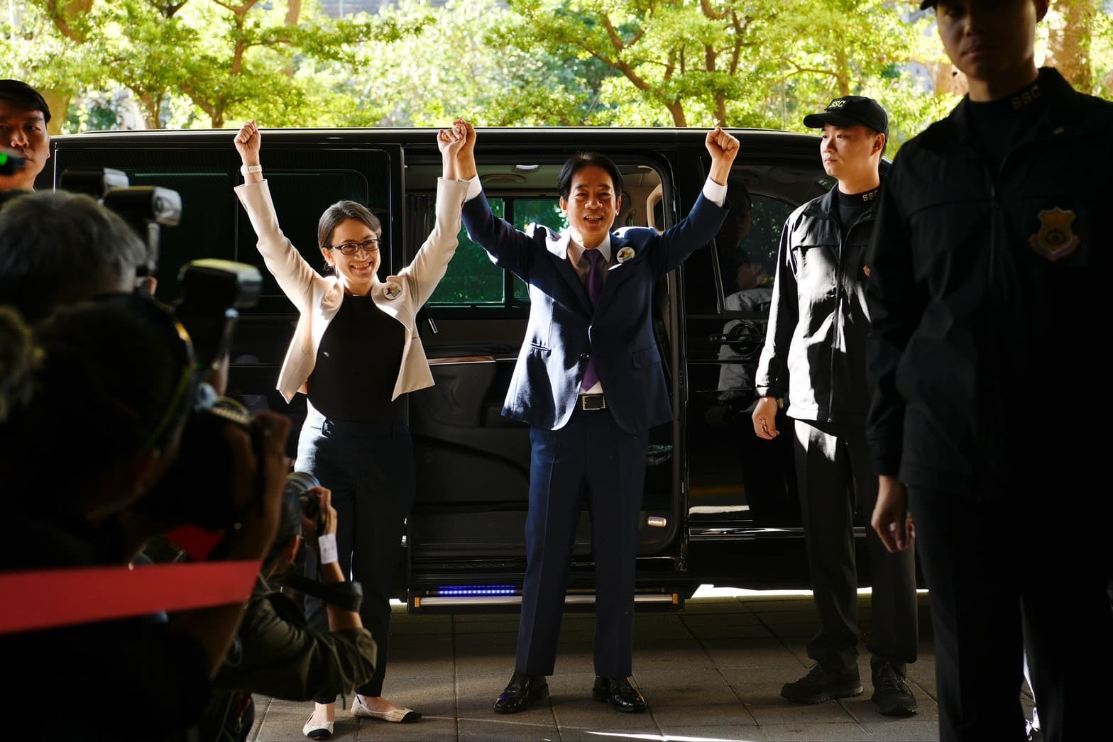 賴清德與蕭美琴今上午完成登記,國安大選特勤人員隨即接手維安工作。