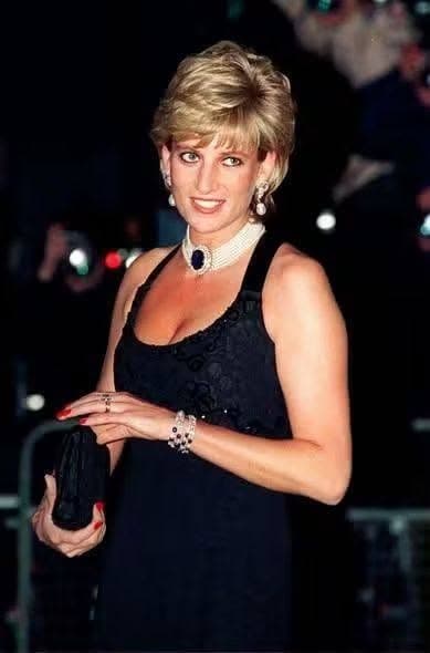 黛安娜王妃1997年在巴黎車禍過世。(翻攝Princess Diana 臉書社團)