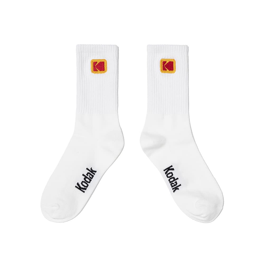 COLORPLUS MINI LOGO中筒襪兩色。NT$399(KODAK APPAREL提供)