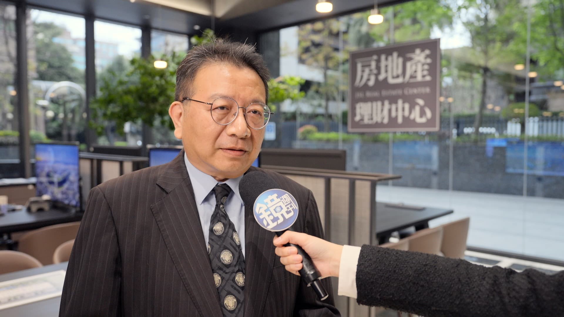 房地產趨勢專家田大全指出,在營造成本與缺工壓力居高不下的情況下,房價難以大幅下修,市場已從短期投機轉向長期自住,呈現「量縮價穩」格局。