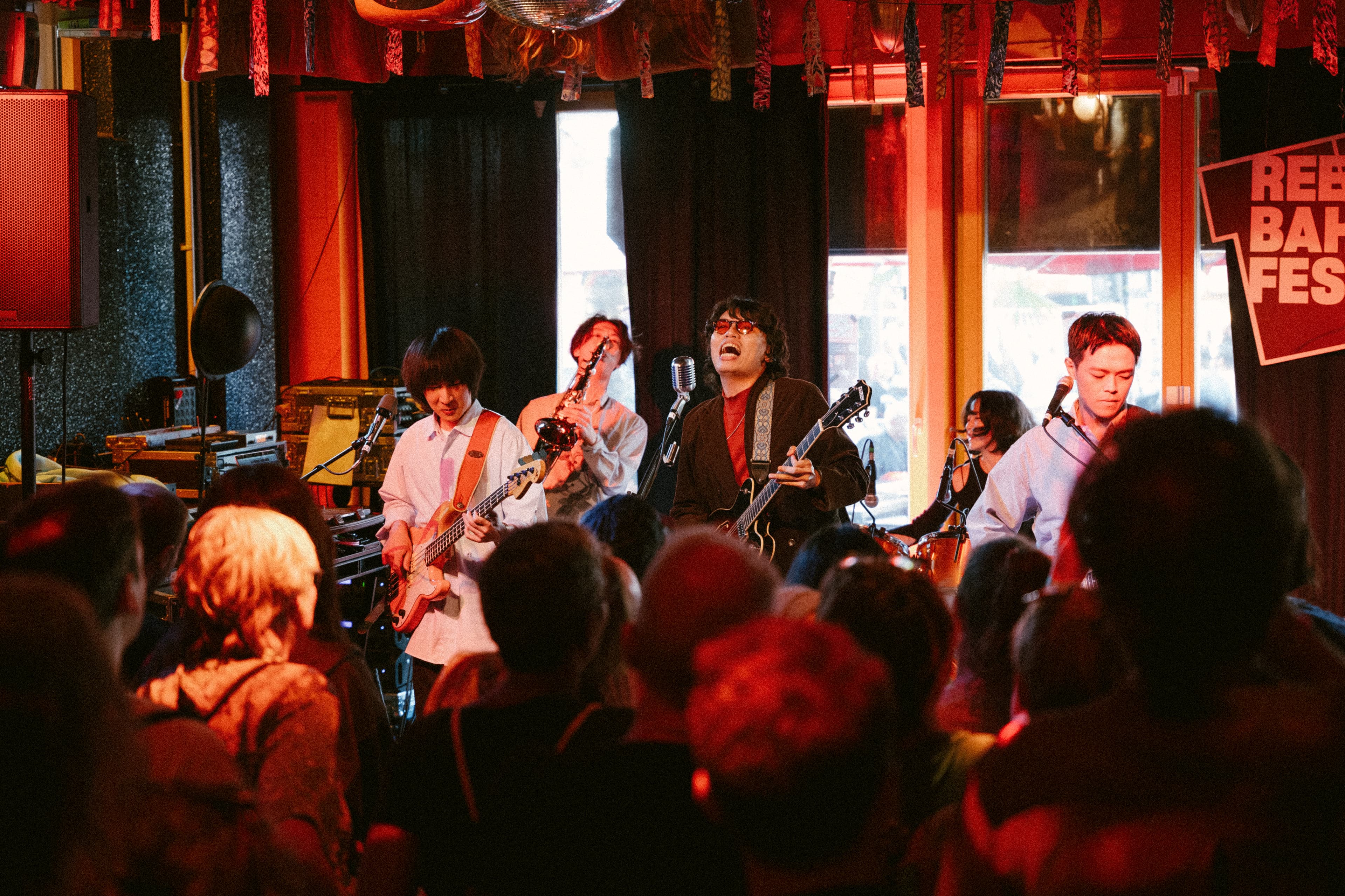 文策院今年9月與歐陸指標性音樂節Reeperbahn Festival合作舉辦台灣專場Showcase,椅子樂團登台獻唱。(文策院提供)