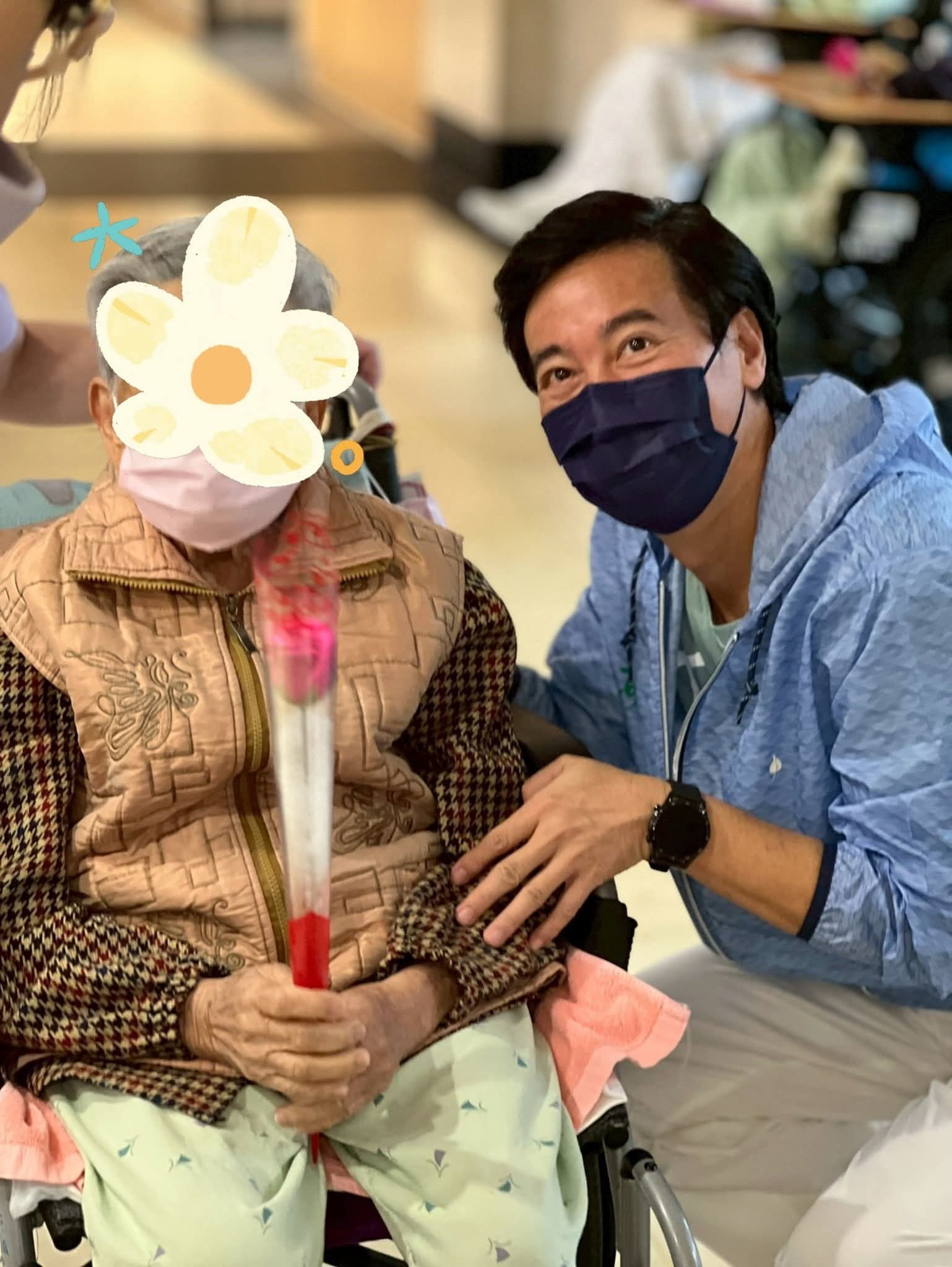 尹昭德經常參加敬老等慈善公益活動。（尹昭德提供）