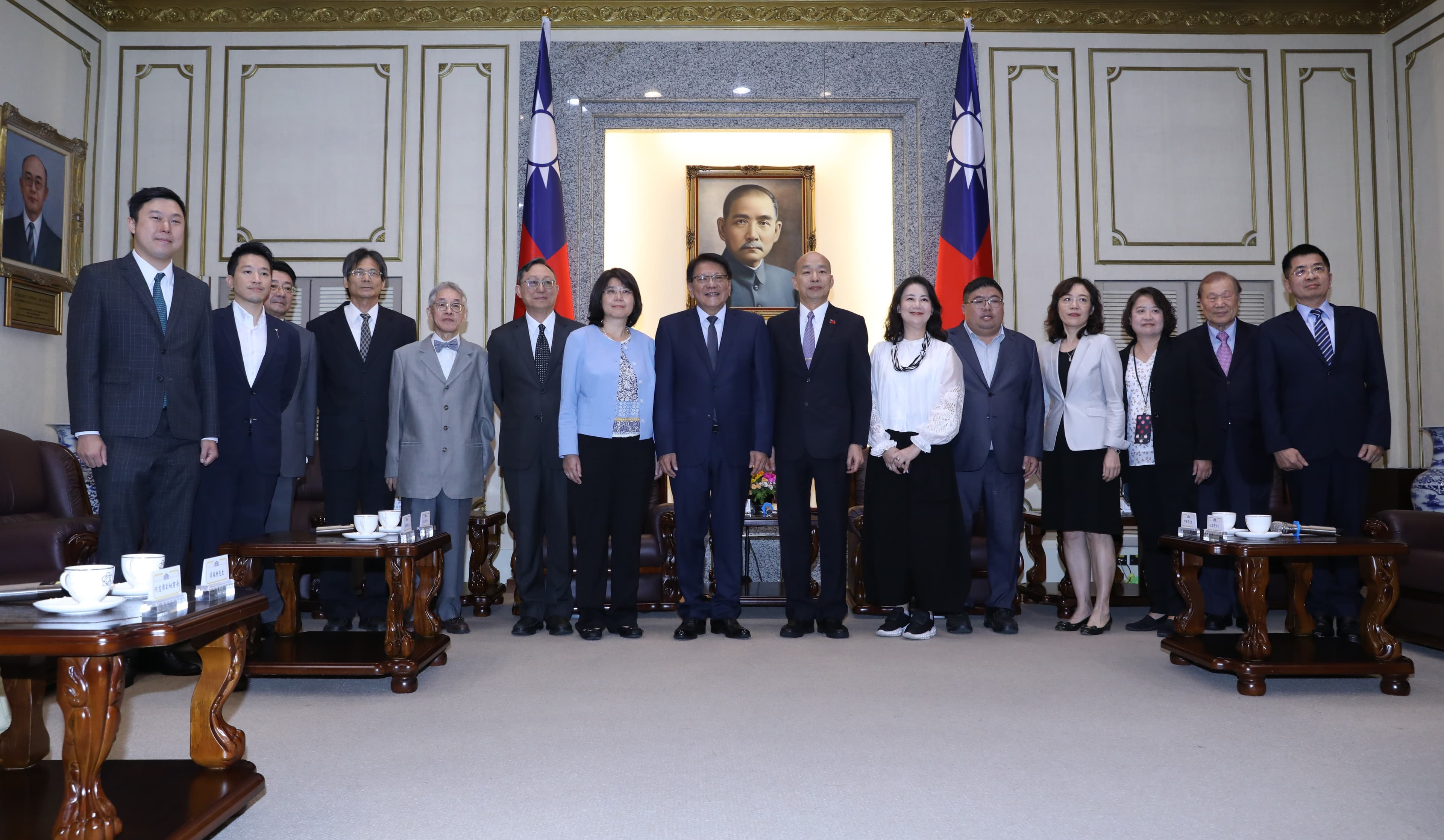 潘孟安與大法官被提名人希望能獲得立法院的支持,展現出持續推動合作的決心。