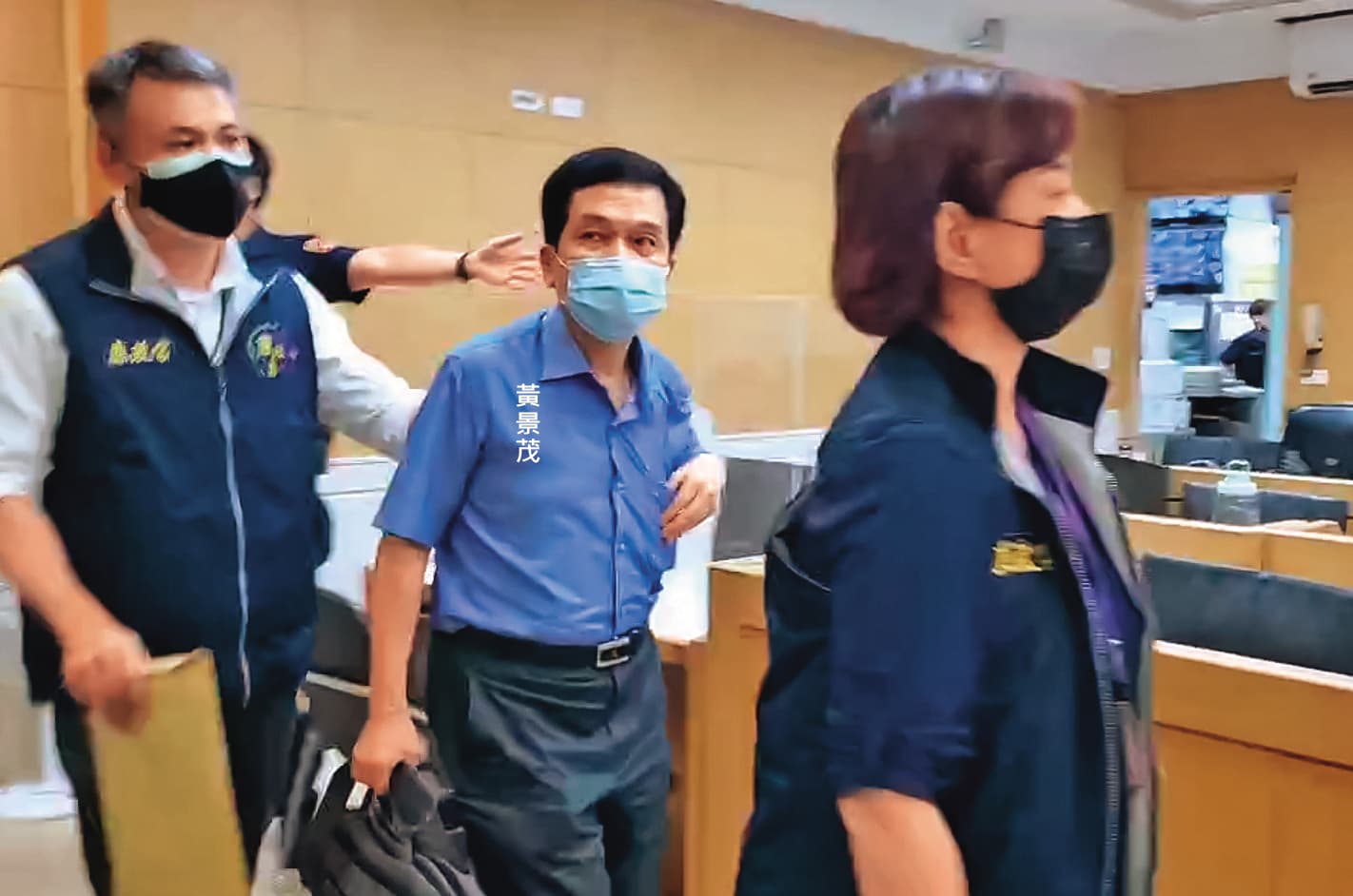 前北市府都發局長黃景茂涉圖利京華城案,訊後遭檢方以500萬元交保。