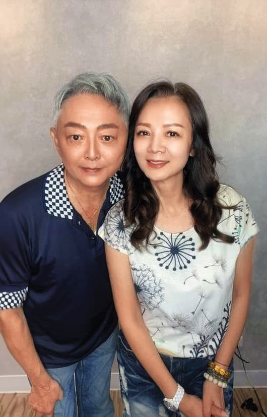 李國超(左)日前才和高欣欣(右)一起過她五十四歲生日。(翻攝自高欣欣臉書)