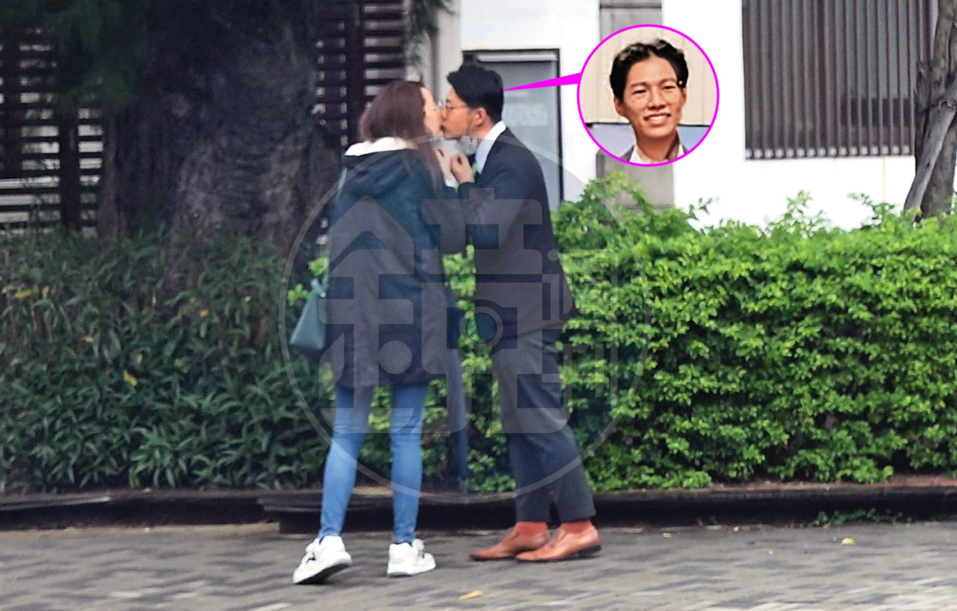 謝泊泓2023年初遭本刊獨家直擊婚外情,在大街與人妻黨工林宜萱牽手擁吻,還帶回市府職務宿舍過夜13小時,後遭法院判賠元配45萬元。(資料照)