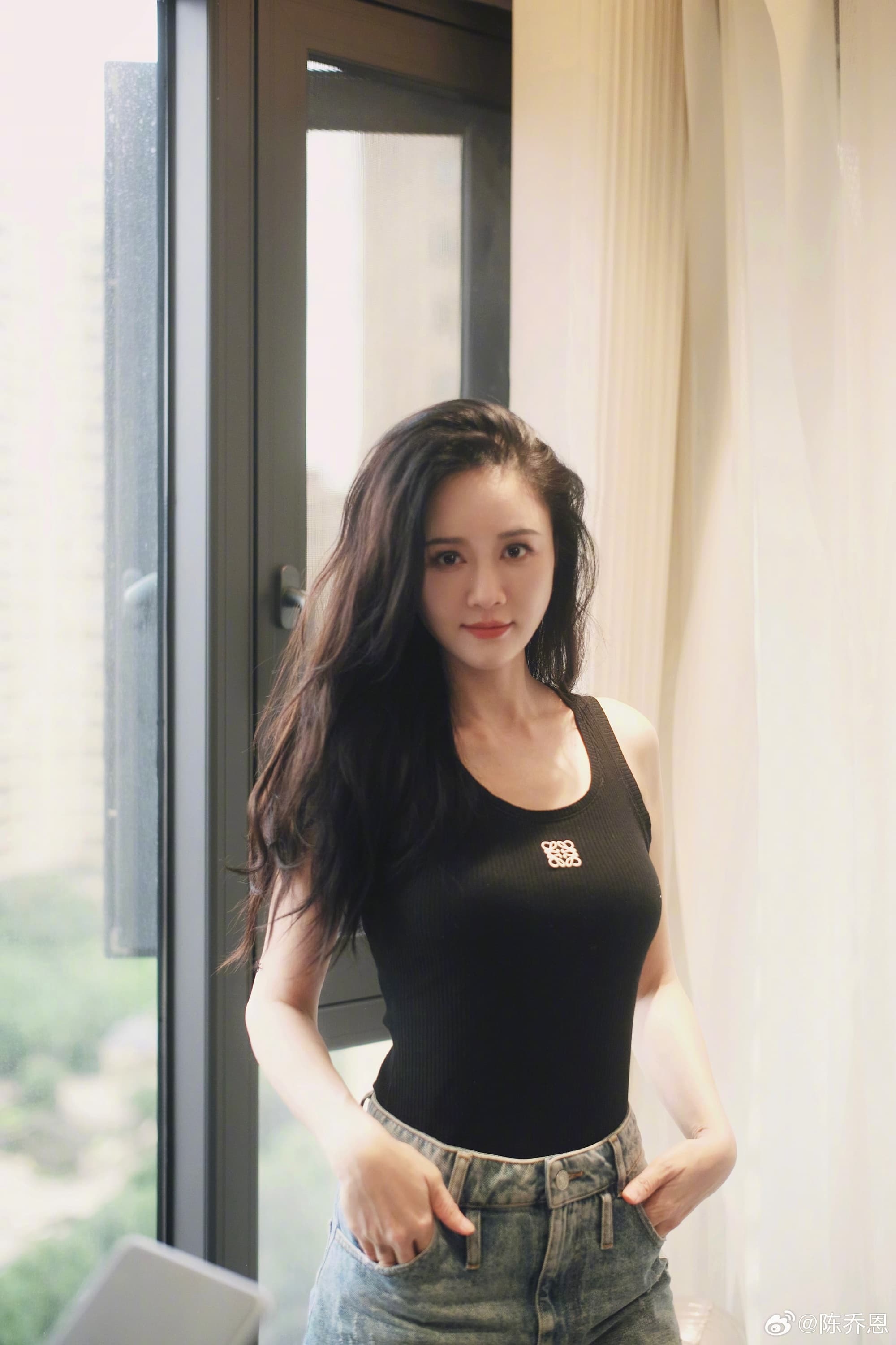 陳喬恩被老公形容會發出恐龍般的呼聲。(翻攝自陳喬恩微博)