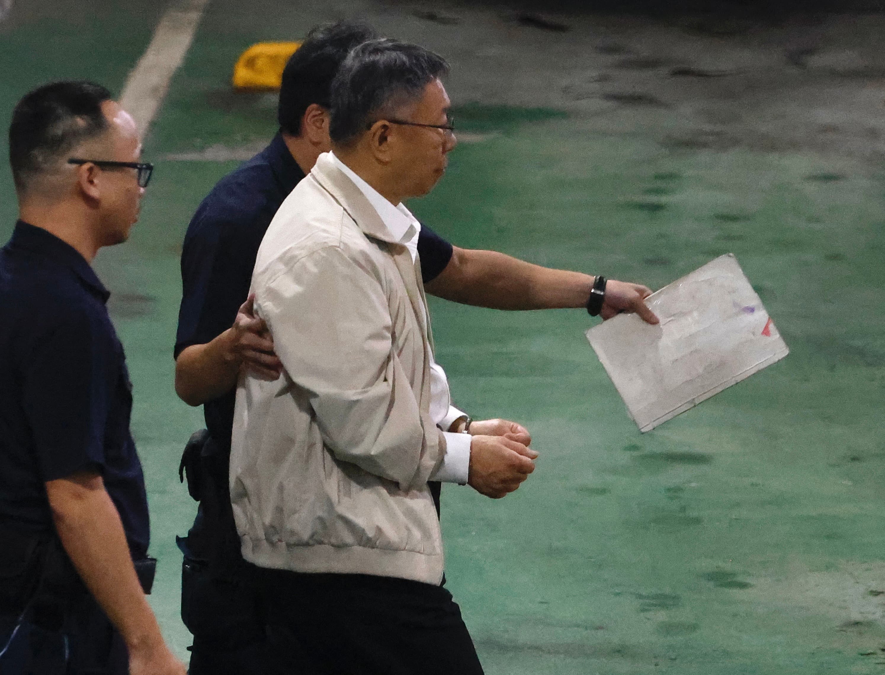 民眾黨黨主席柯文哲遭裁定羈押禁見。