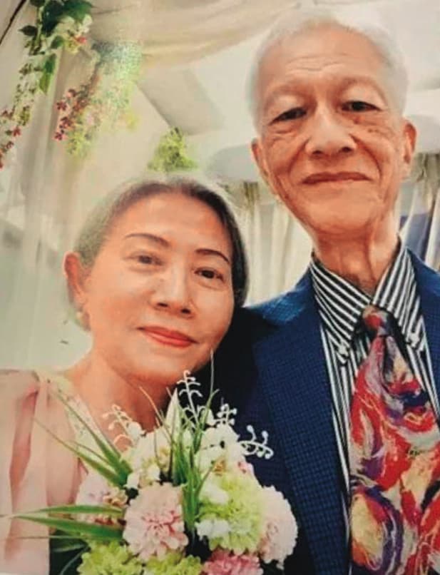 邱近思去年出書公開她於李怡過世前3個月在台北登記結婚的照片。(翻攝矢板明夫臉書)
