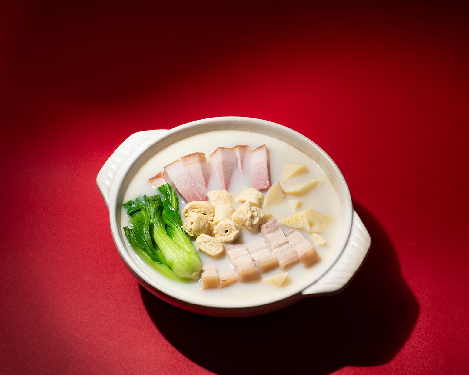 經過改良的「砂鍋醃篤鮮」,略減了點鹹鮮味,但也更健康。(春申食府提供)