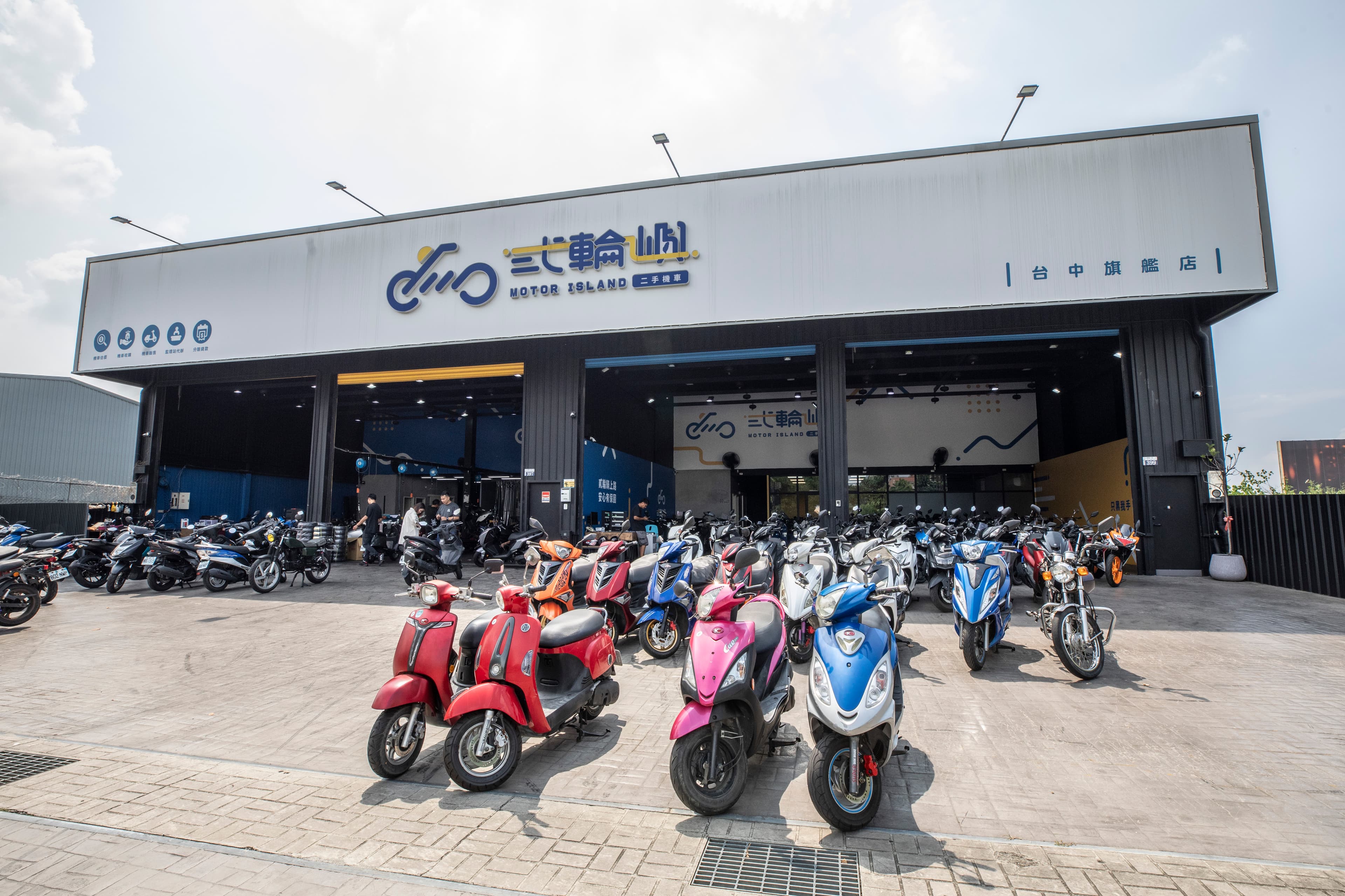 貳輪嶼有別於傳統車行,店面乾淨明亮、寬敞,沒有暗黑油汙感。