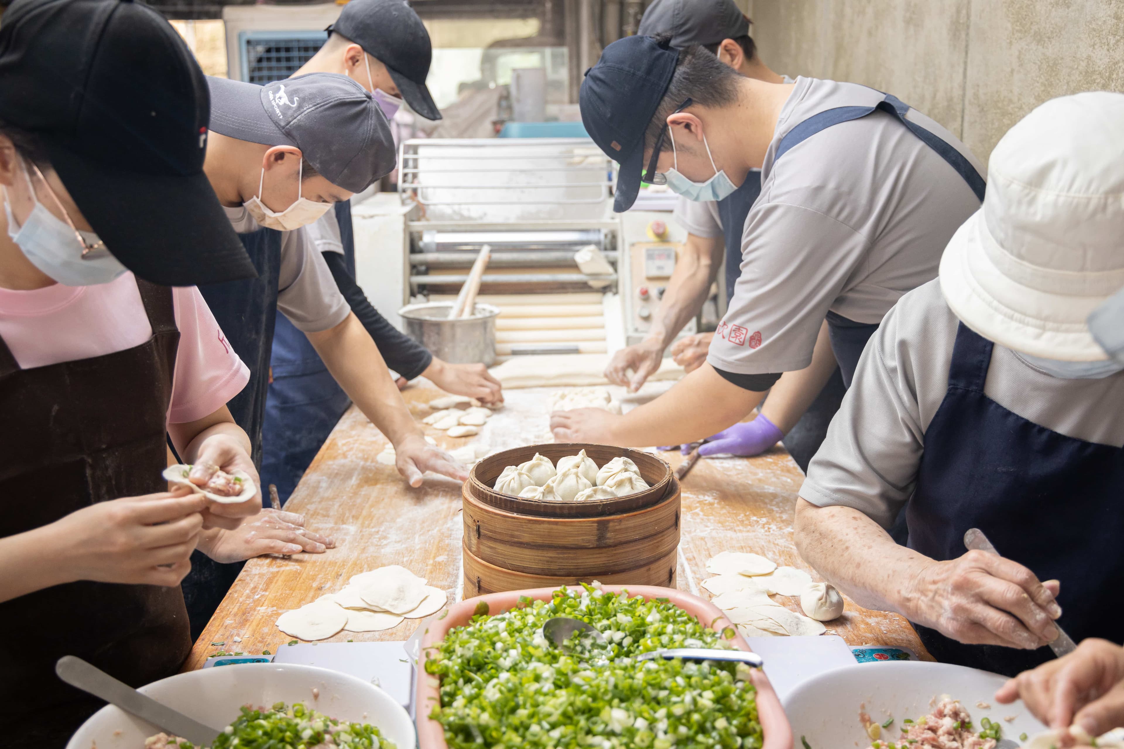 「欣園早點」是許多新竹人的早餐口袋名單,招牌是大塊頭的眷村小籠包。