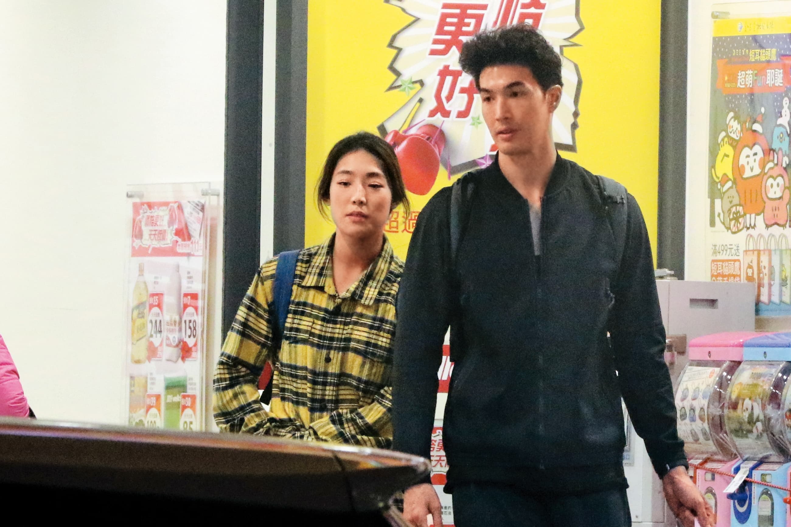 錦榮(右)的女人緣極好,曾和韓裔美籍女星Kirstin Leigh(左)交往五年,兩人還一起在美國好萊塢尋求發展機會。