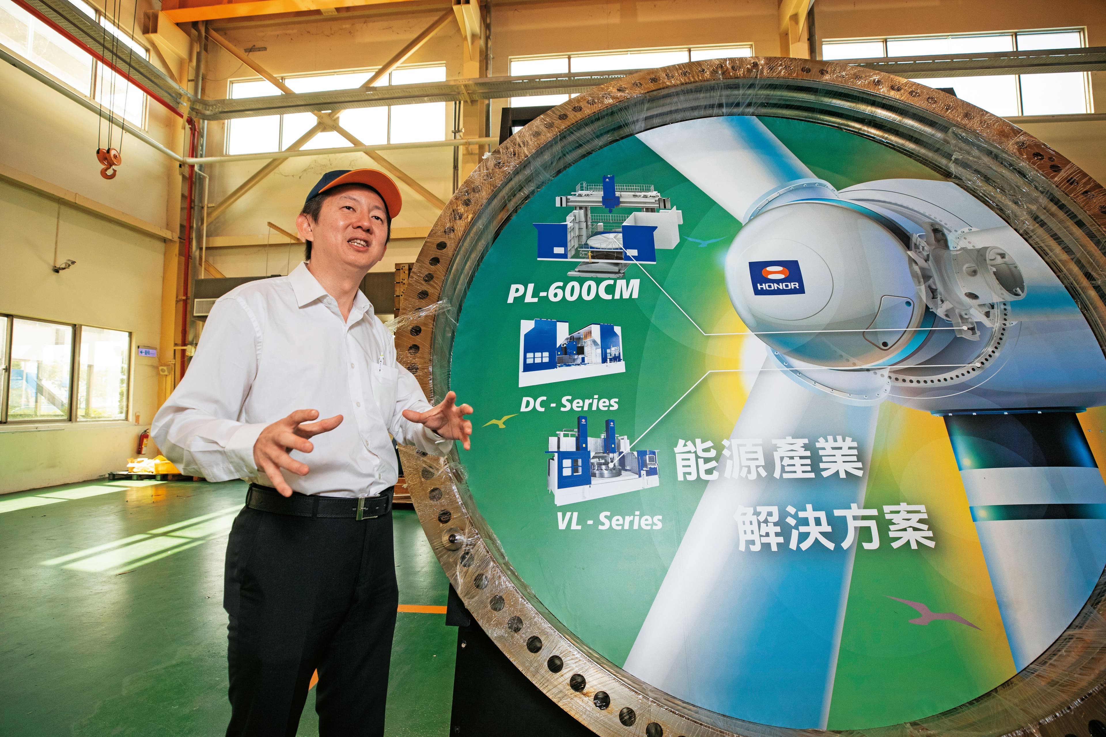成立36年的榮田精機是國內唯一提供大尺寸風機鑄件加工設備廠,早在多年前就插旗歐洲走入國際。圖為榮田精機總經理陳政鈞。