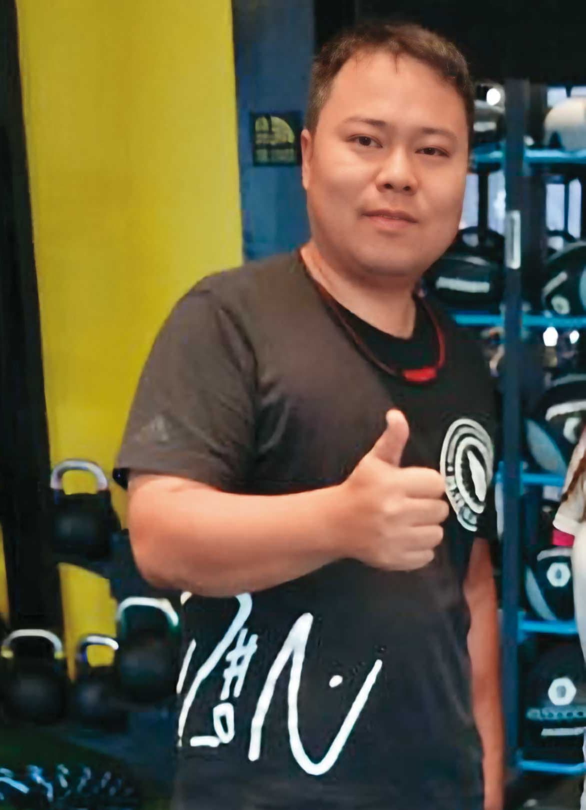 私菸集團首腦「餅哥」黃家宇滯留國外,至今未到案。(翻攝黃家宇臉書)
