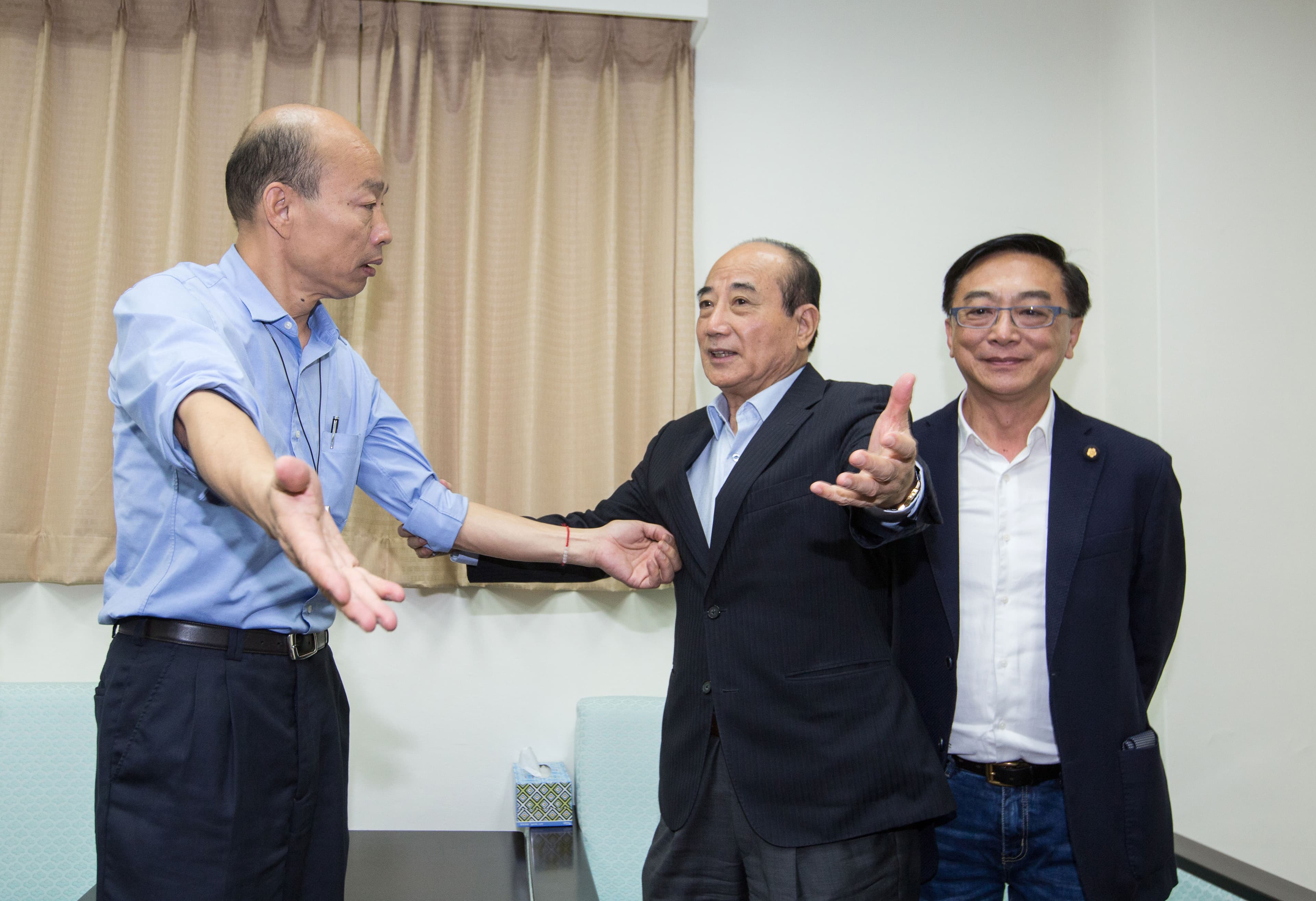 柯文哲認為,韓國瑜(左)比較質樸,比王金平(右)可靠多了。
