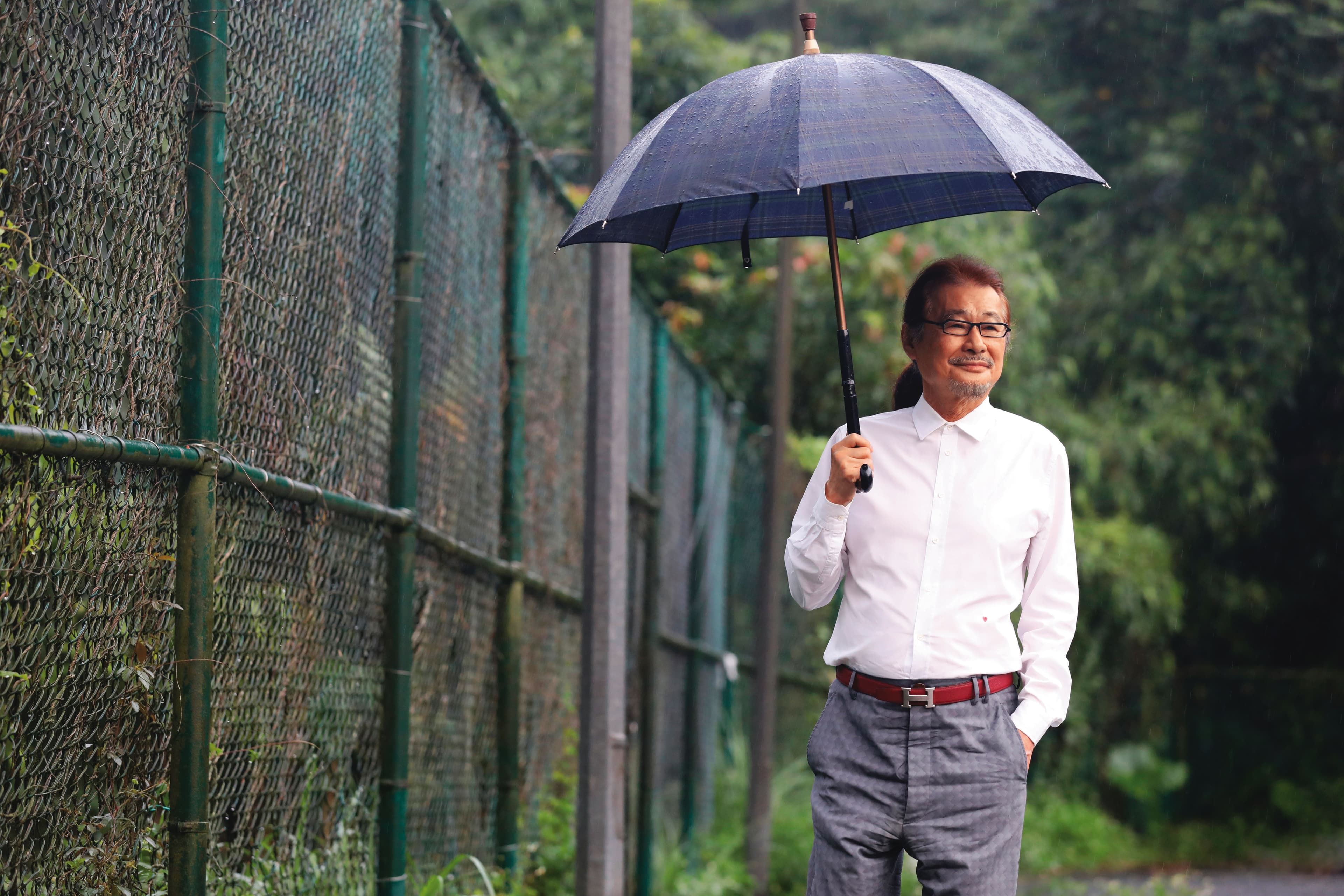 施明德生前曾說,獄中時常悶熱難耐,因此他最喜歡下雨天。