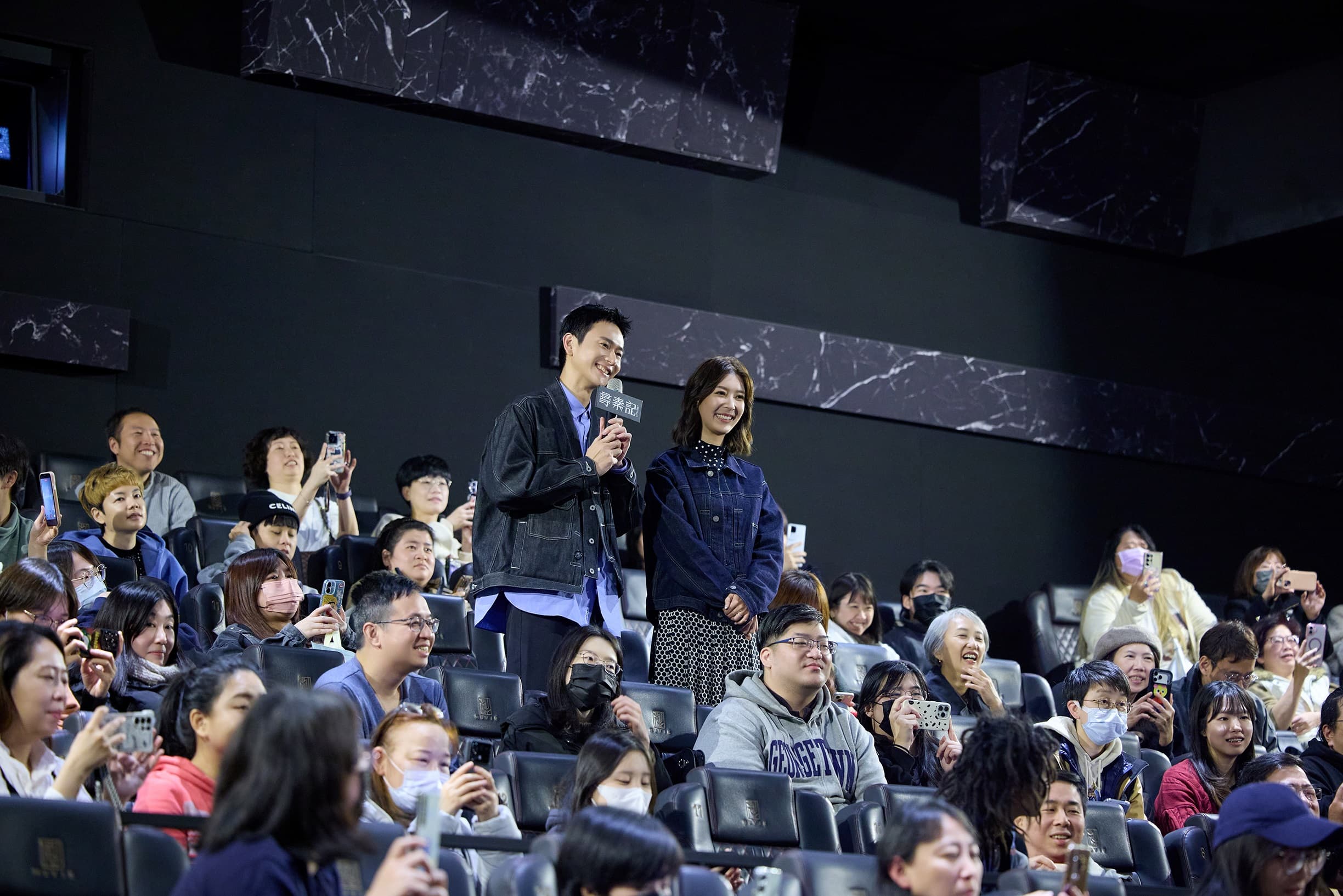 劉冠廷與港星余香凝捧場《尋秦記》首映,其中余香凝更是片中白百何角色的粵語配音。(華映提供)