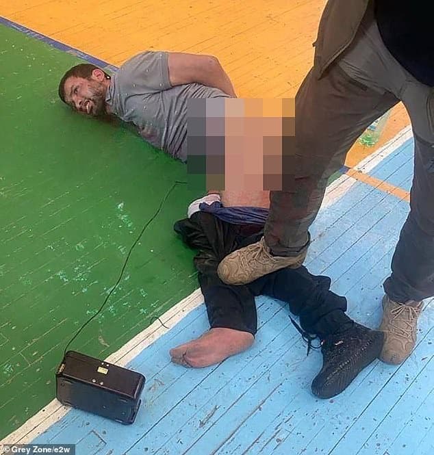 法里登下體被電擊。(翻自《每日郵報》)
