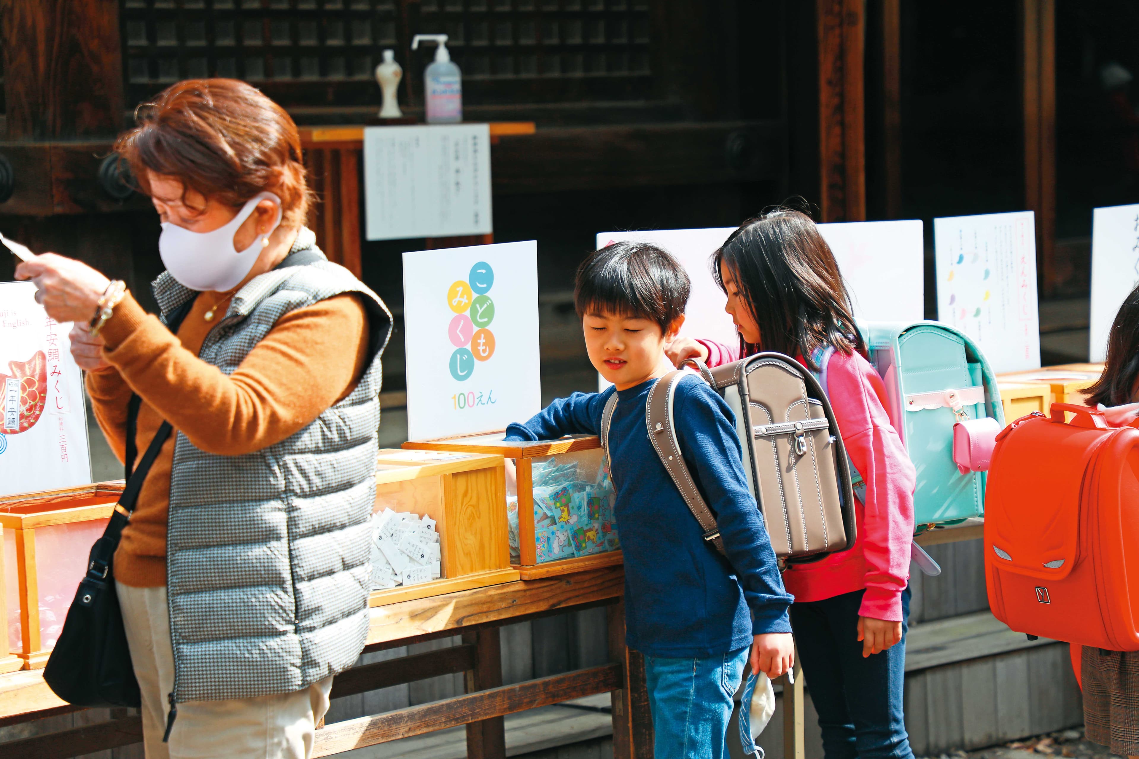 冰川神社也有專門寫給小孩的籤詩。