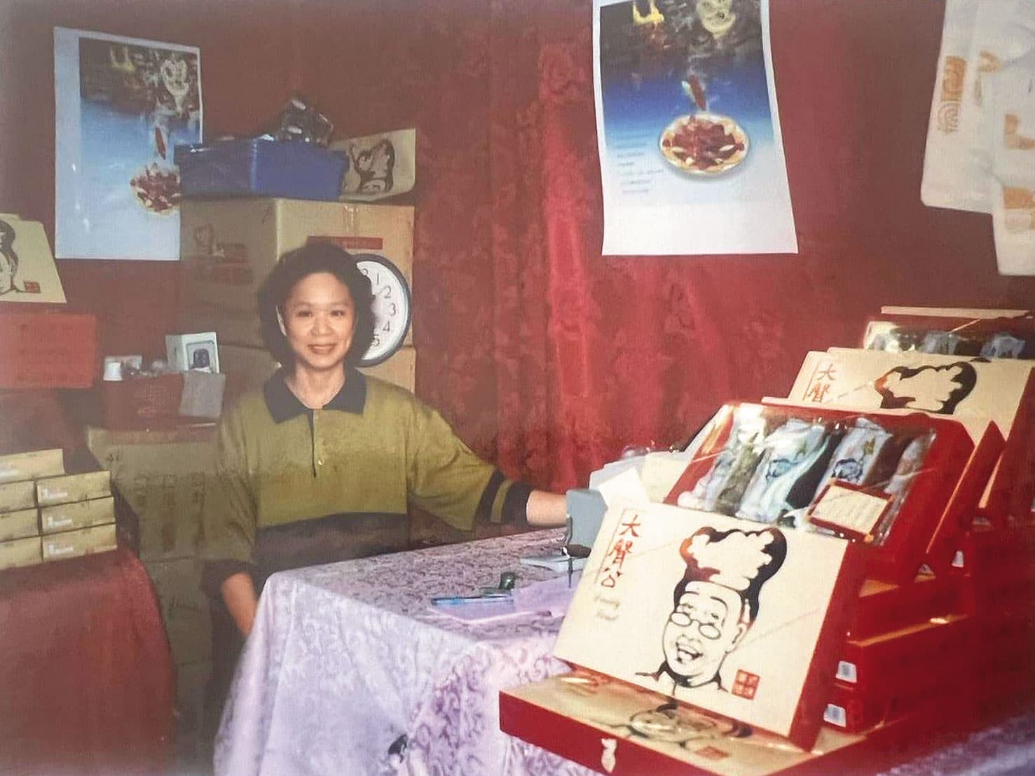 姚美貞(圖)出身大聲公港式餐廳,結婚後於1979年,跟前夫陳松根一起創立東門鴨莊。(姚美貞提供)