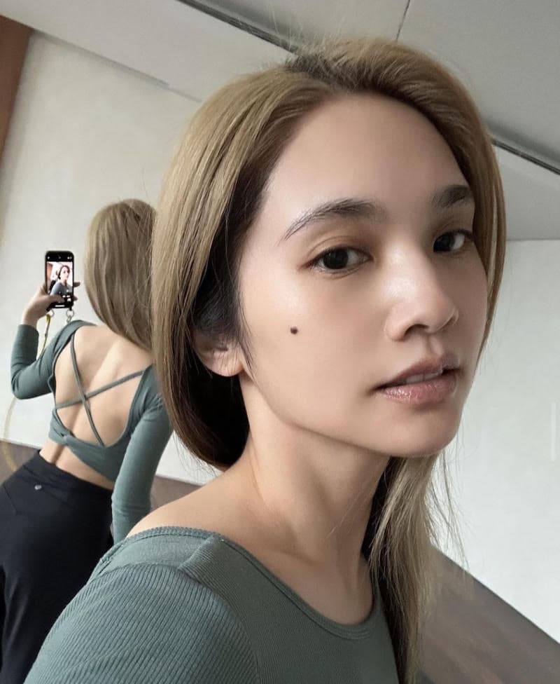 楊丞琳被爆在拍廣告時要求換大休息室,讓工作人員只能擠在小房間工作。(翻攝自楊丞琳微博)