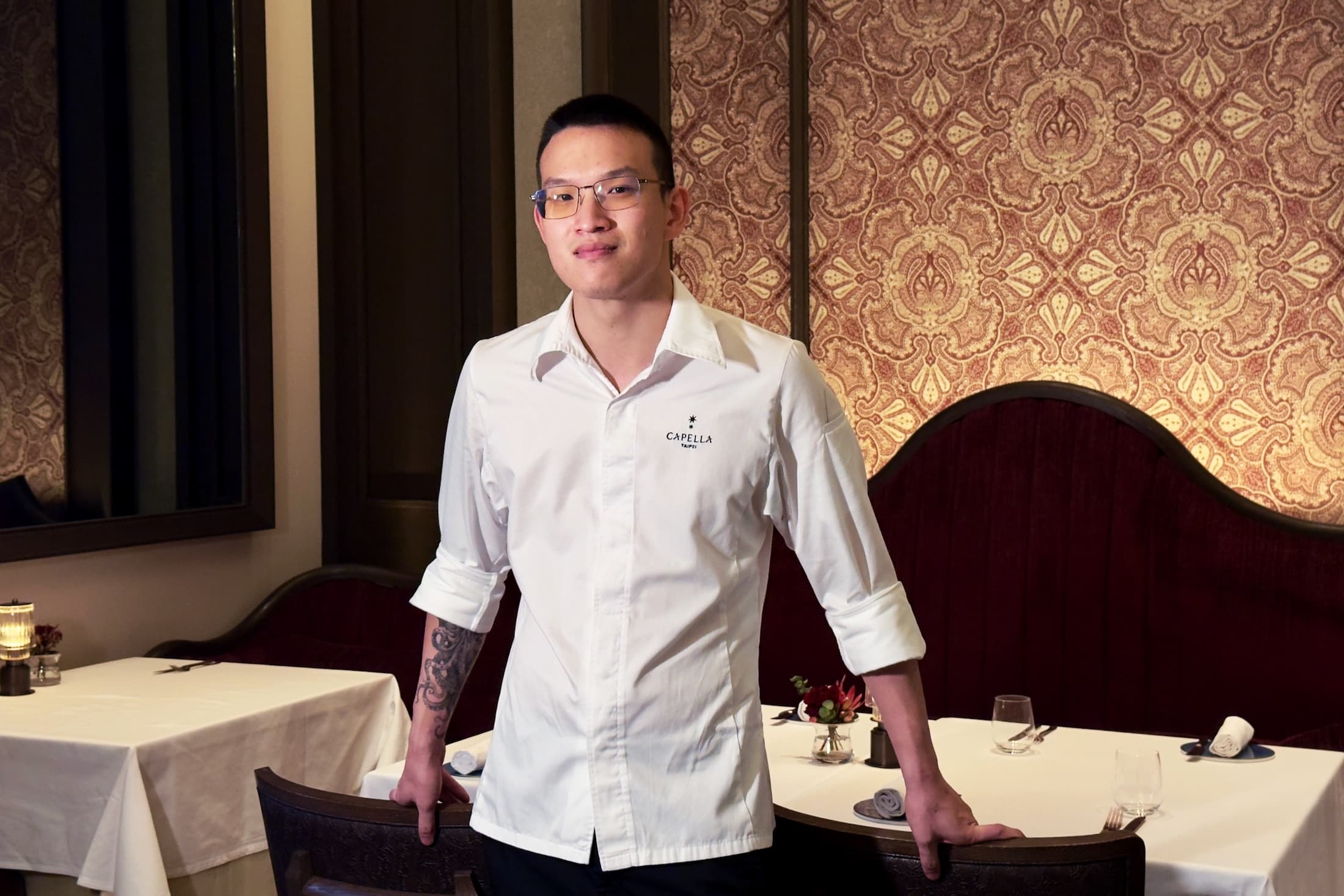 主廚吳澔(Grant Wu)曾歷練紐約米其林三星與曼谷二星餐廳,累積深厚法式料理技藝,也為焰28注入全新風味與生命力。
