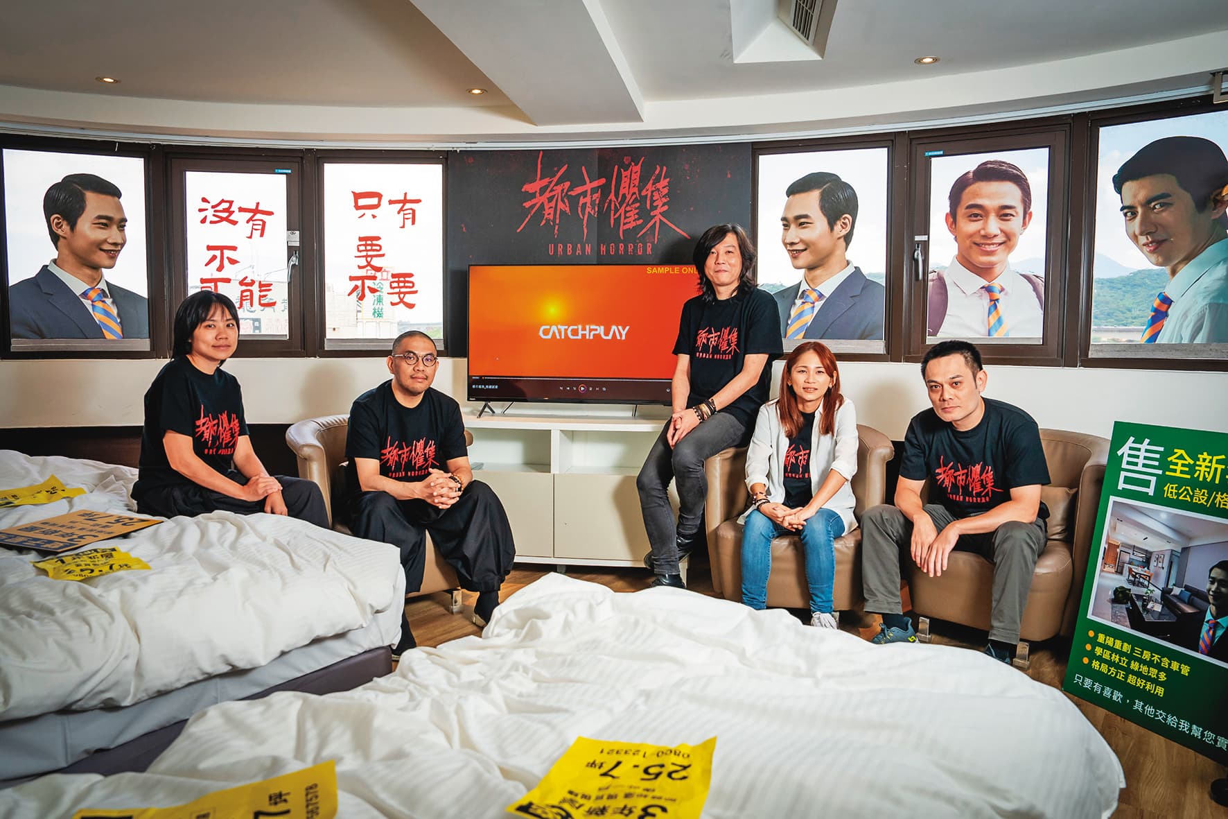 導演黃丹琪(左起)、李俊宏、陳保中與製作人賴楀婷、監製蔡宗翰費時3年多,打造34個各具特色的故事。(CATCHPLAY+提供)