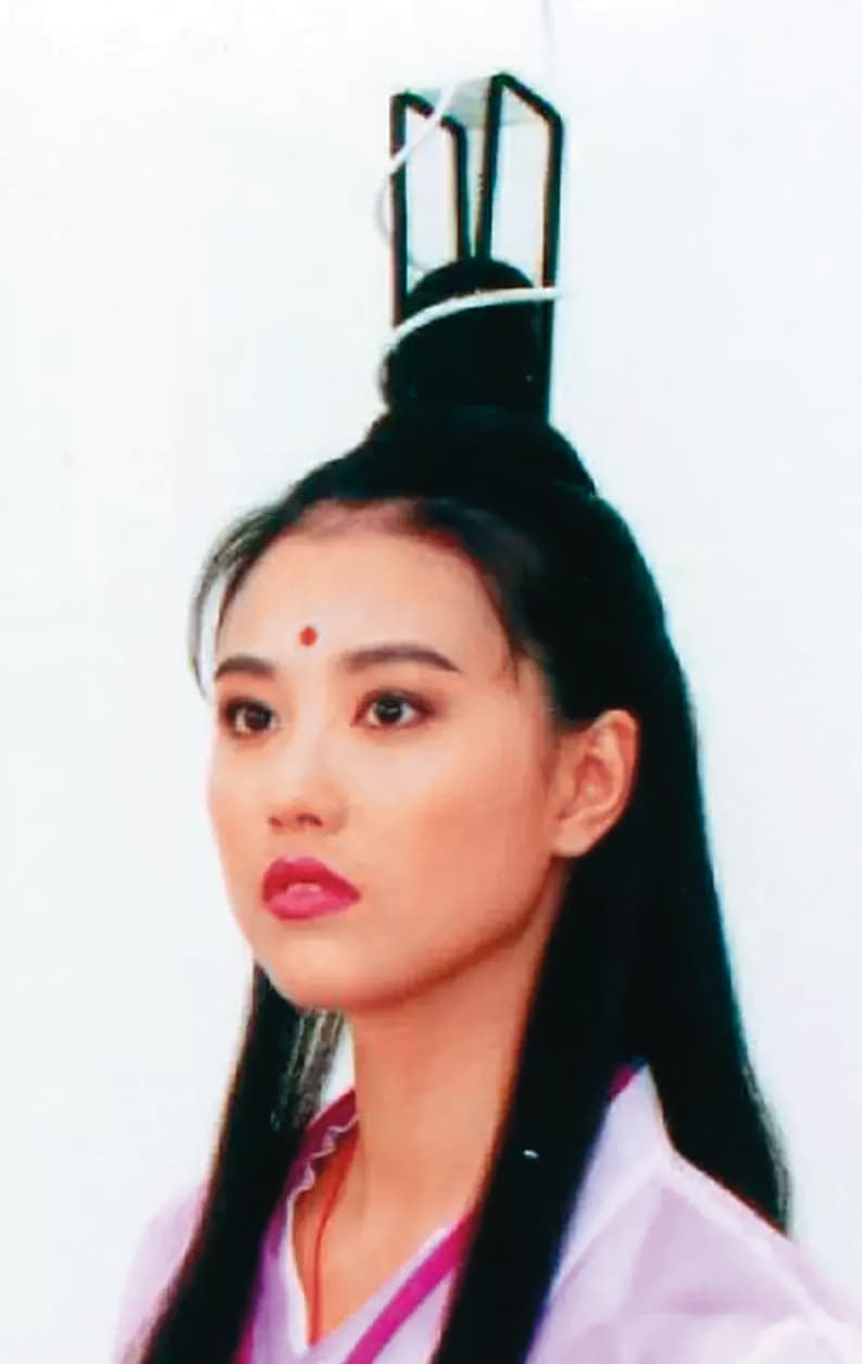 周海媚曾主演1994年版《倚天屠龍記》,被譽為「最美周芷若」。(翻攝自豆瓣電影)