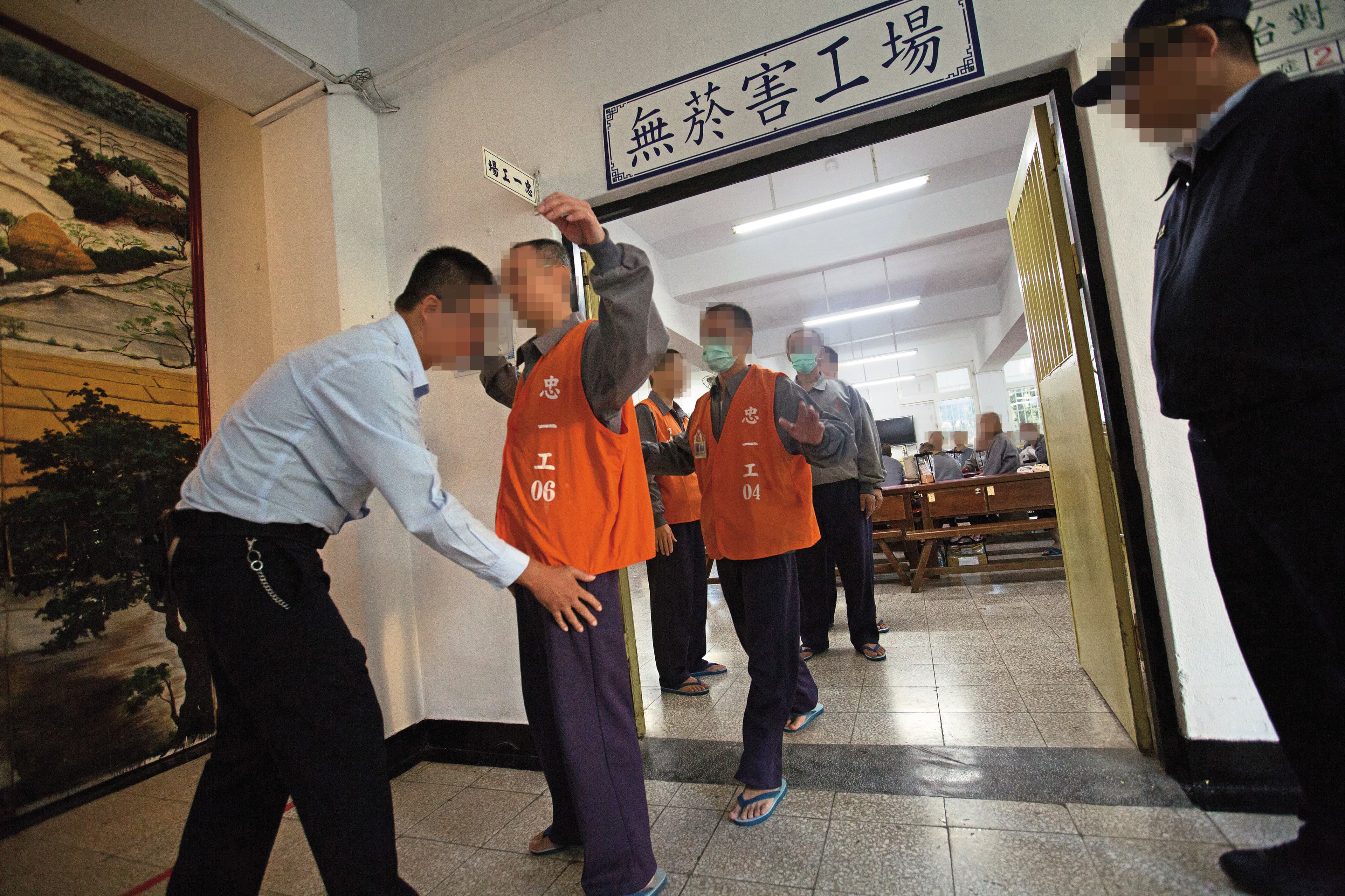 高雄監獄管理員趁受刑人到工場上工,把對方帶進庫房性侵。資料照片,圖非當事人。