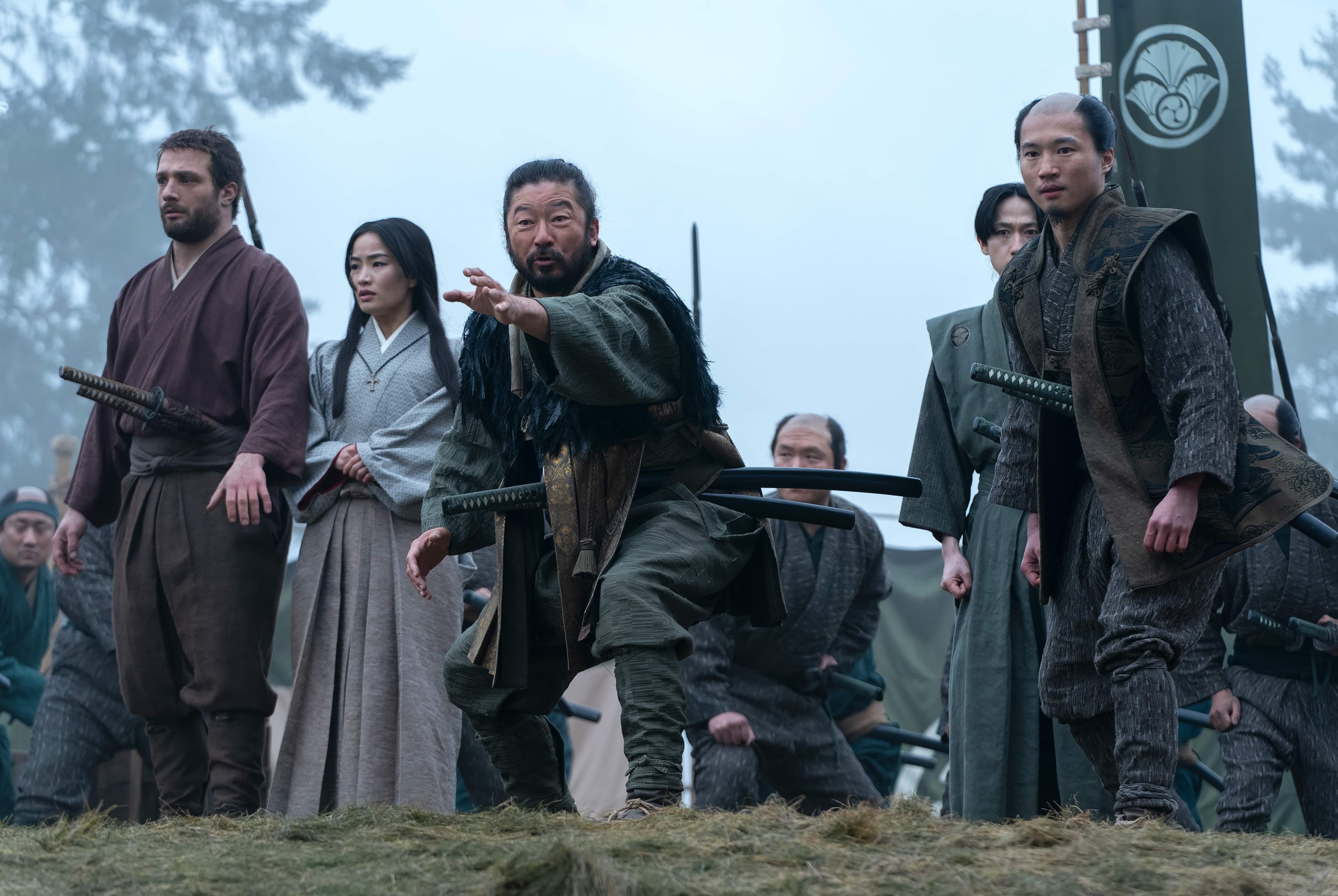 淺野忠信(左三)在《幕府將軍》突破大家對於傳統日本社會的想像,印象中那種講究禮數、地位尊卑的日本人截然不同。(Disney+提供)