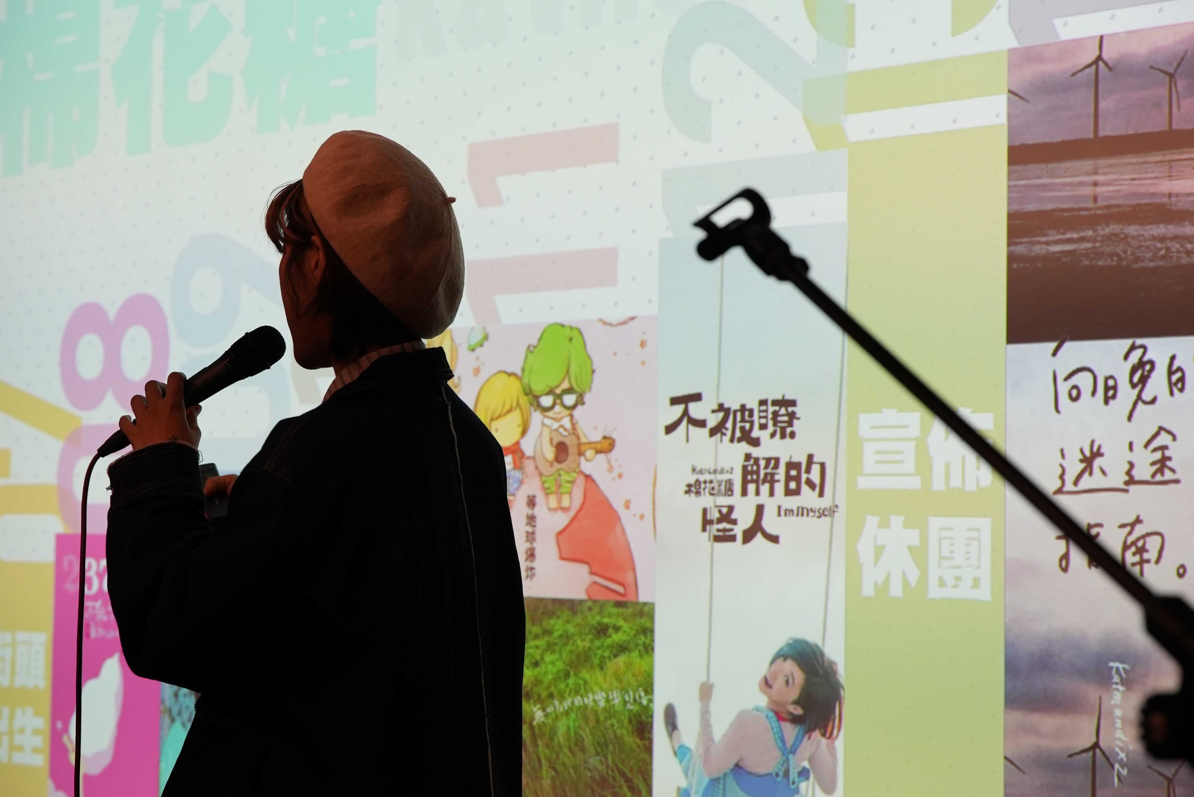 提到創作路上的苦與樂、甜與鹹,小球說:「整個生命歷程都是因為自卑而努力地想證明自我價值!」(1500聲量音創學院提供)