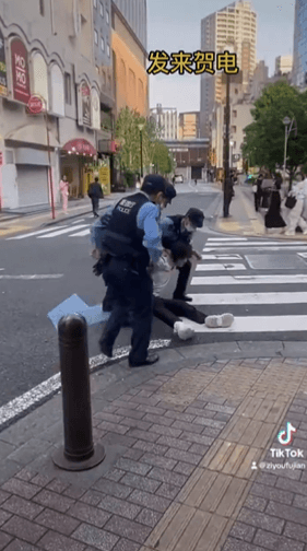 網友挖出「亮哥」曾因酒駕遭日本警方逮捕。(翻自X平台)