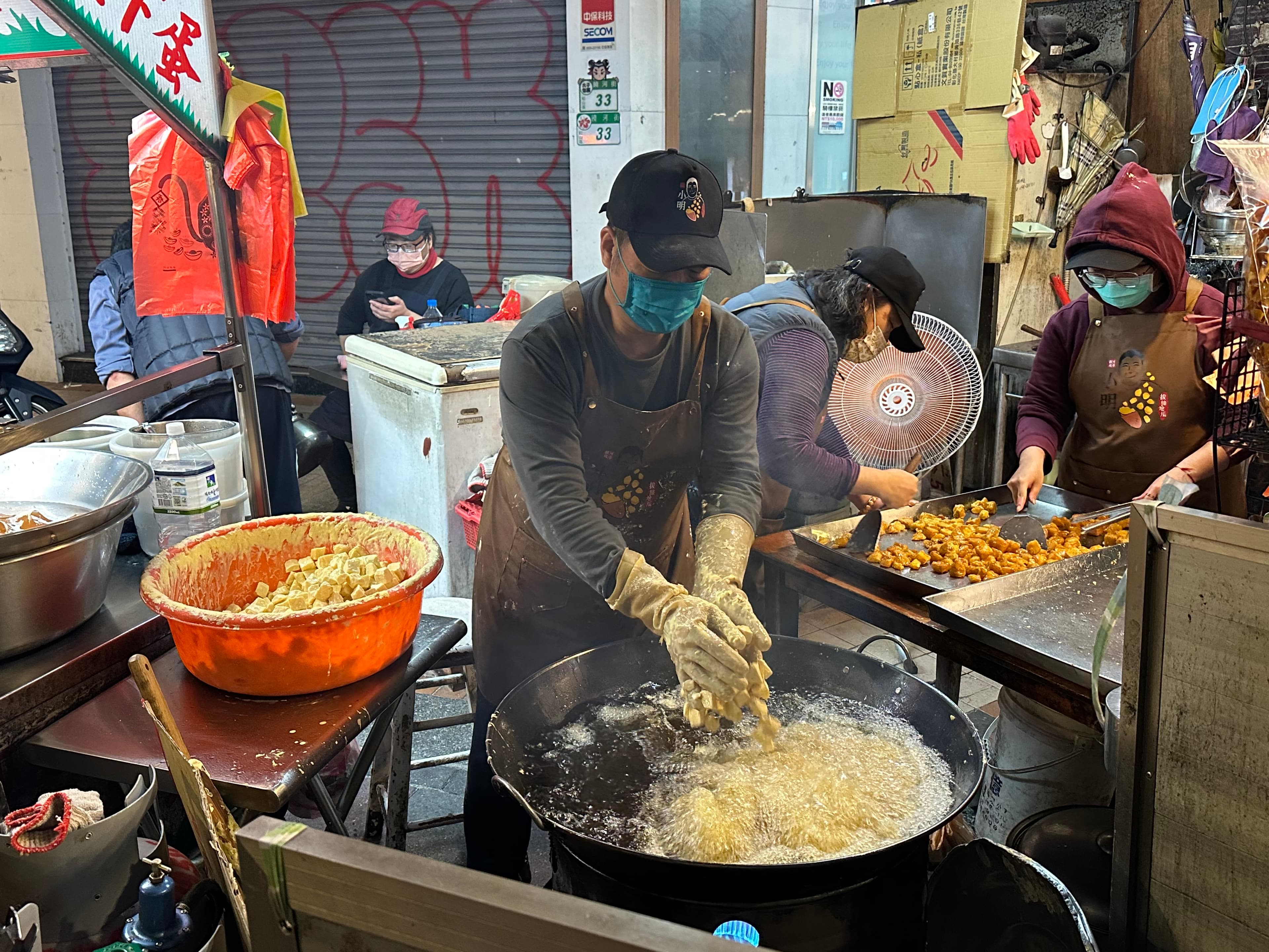 為求口味新鮮,地瓜塊都是現炸。