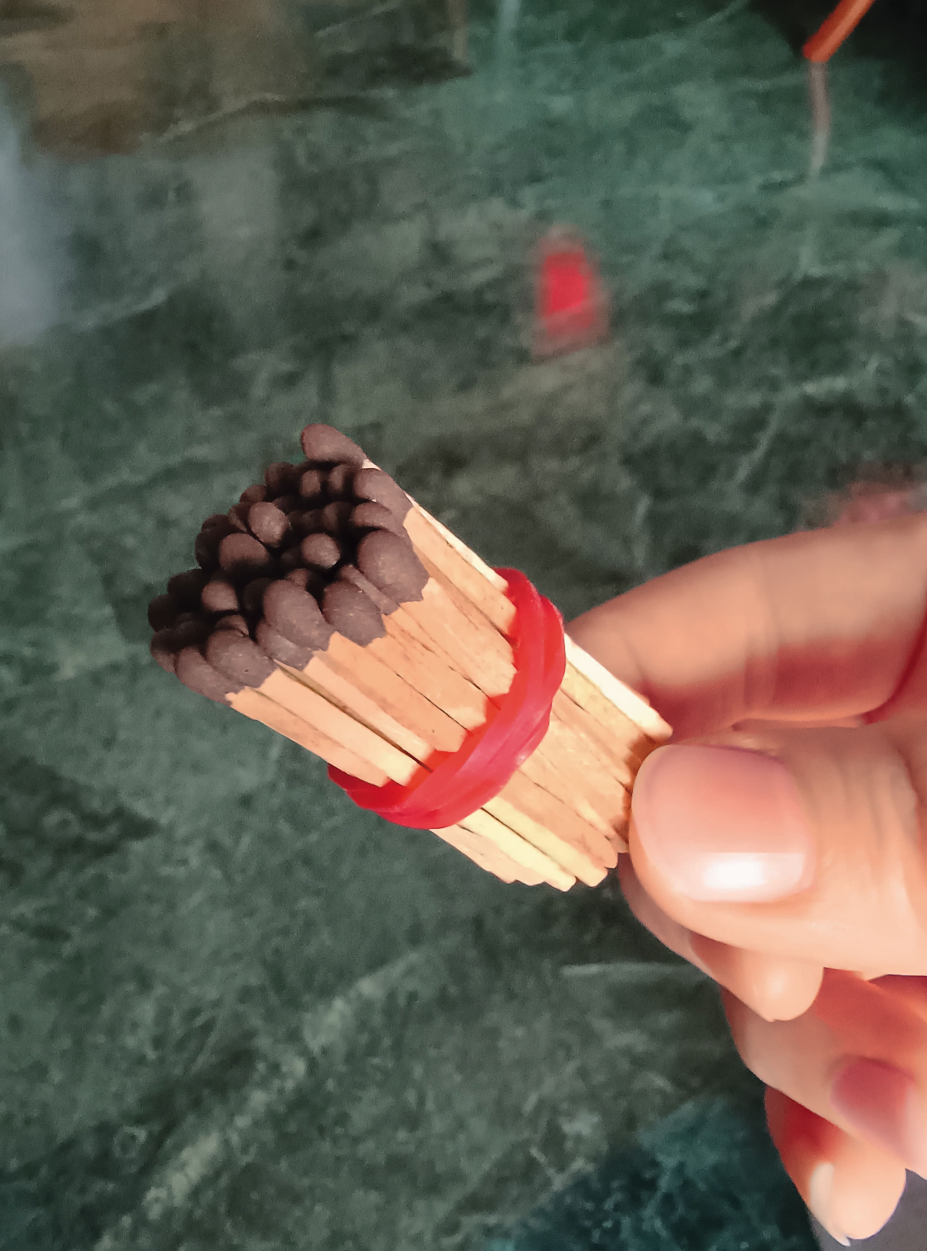 陳東榮用友人王金定綑綁的火柴縱火,釀成無法挽回的悲劇。(示意圖)