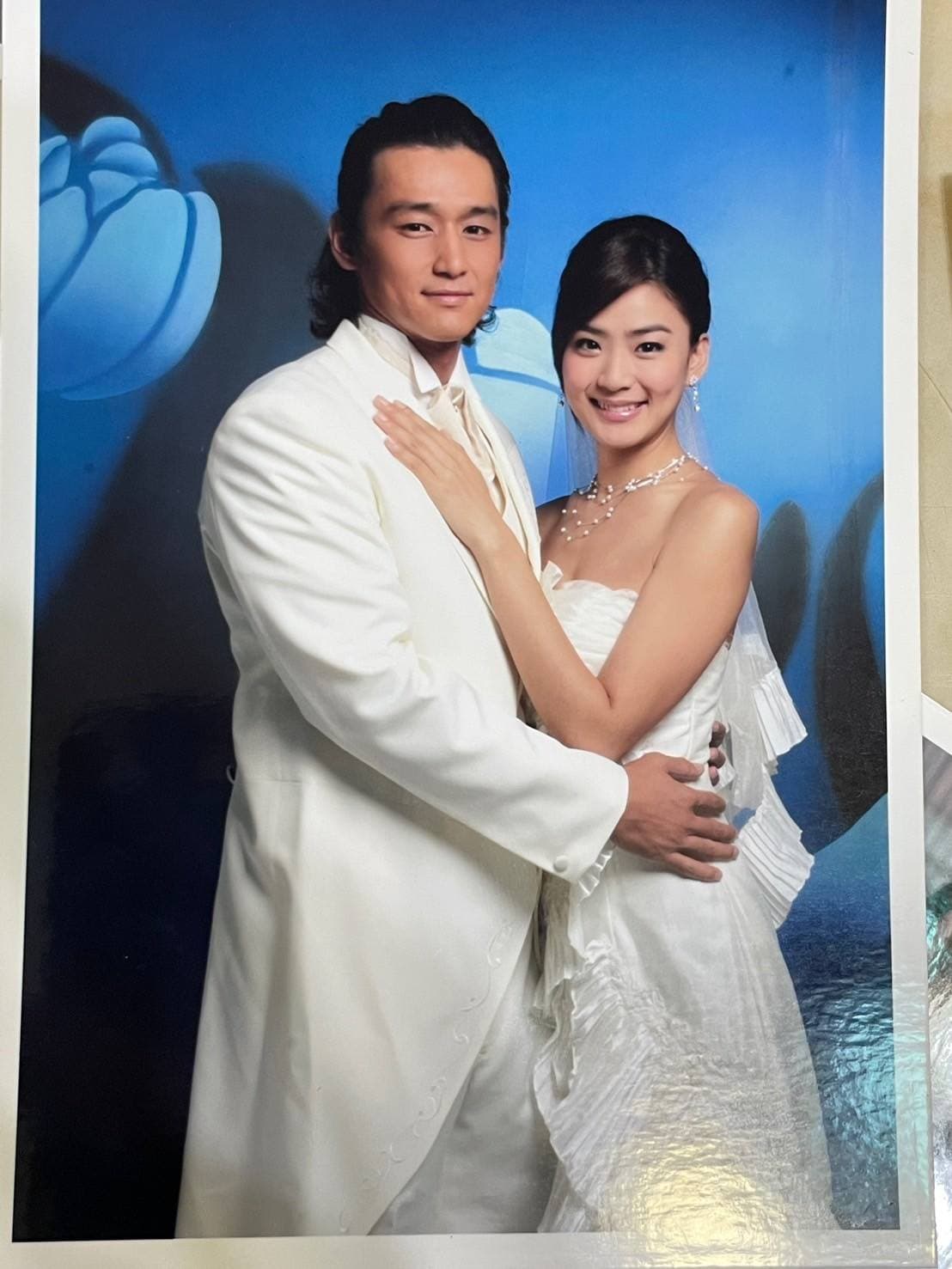 張天霖分享18年前合作偶像劇的婚紗照。(翻攝臉書)