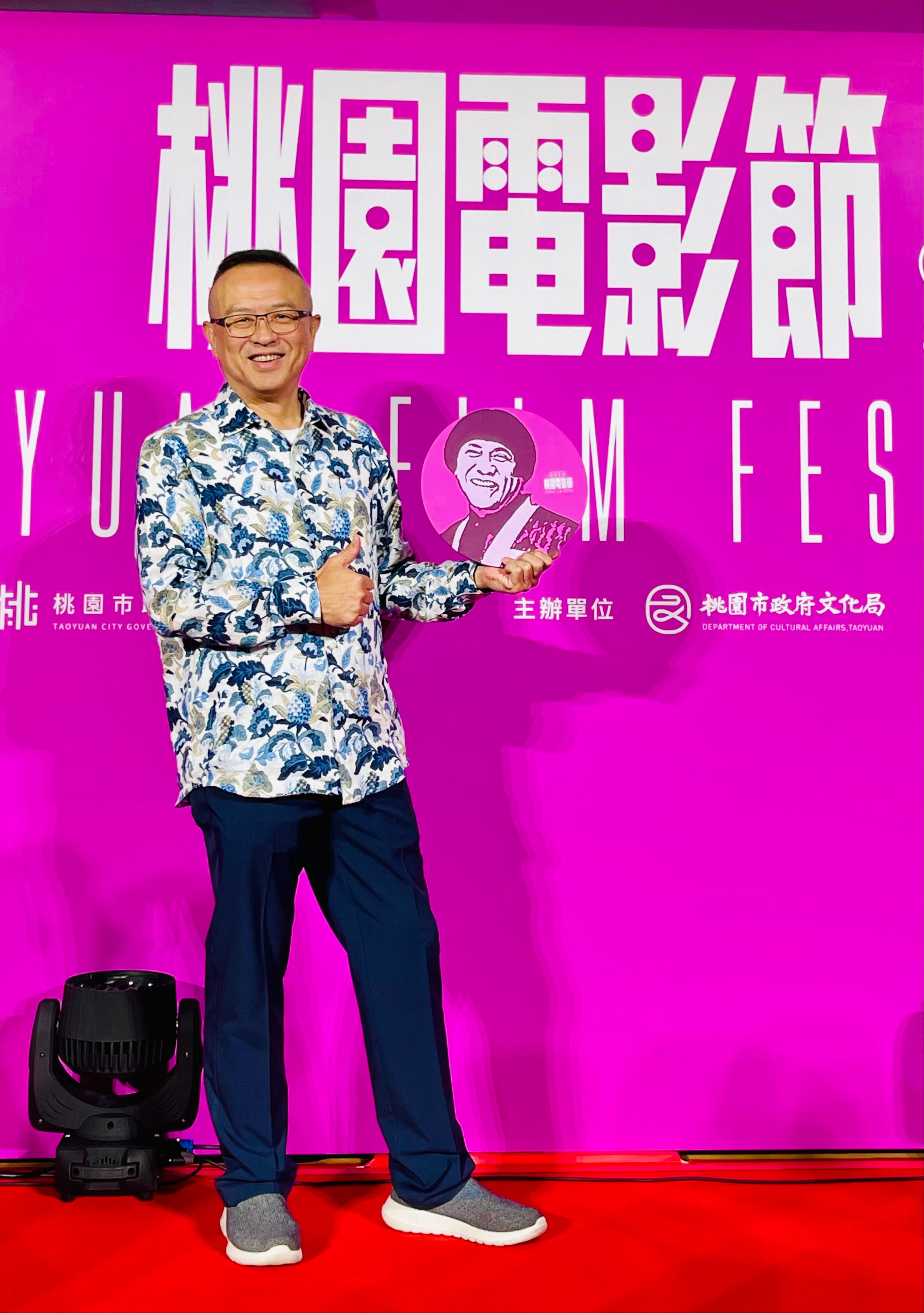 對於網上有部分網友相信豬哥亮還活著,謝順福感到很開心,代表大家都惦記著他的父親,高喊「活派萬歲」。(桃園電影節提供)