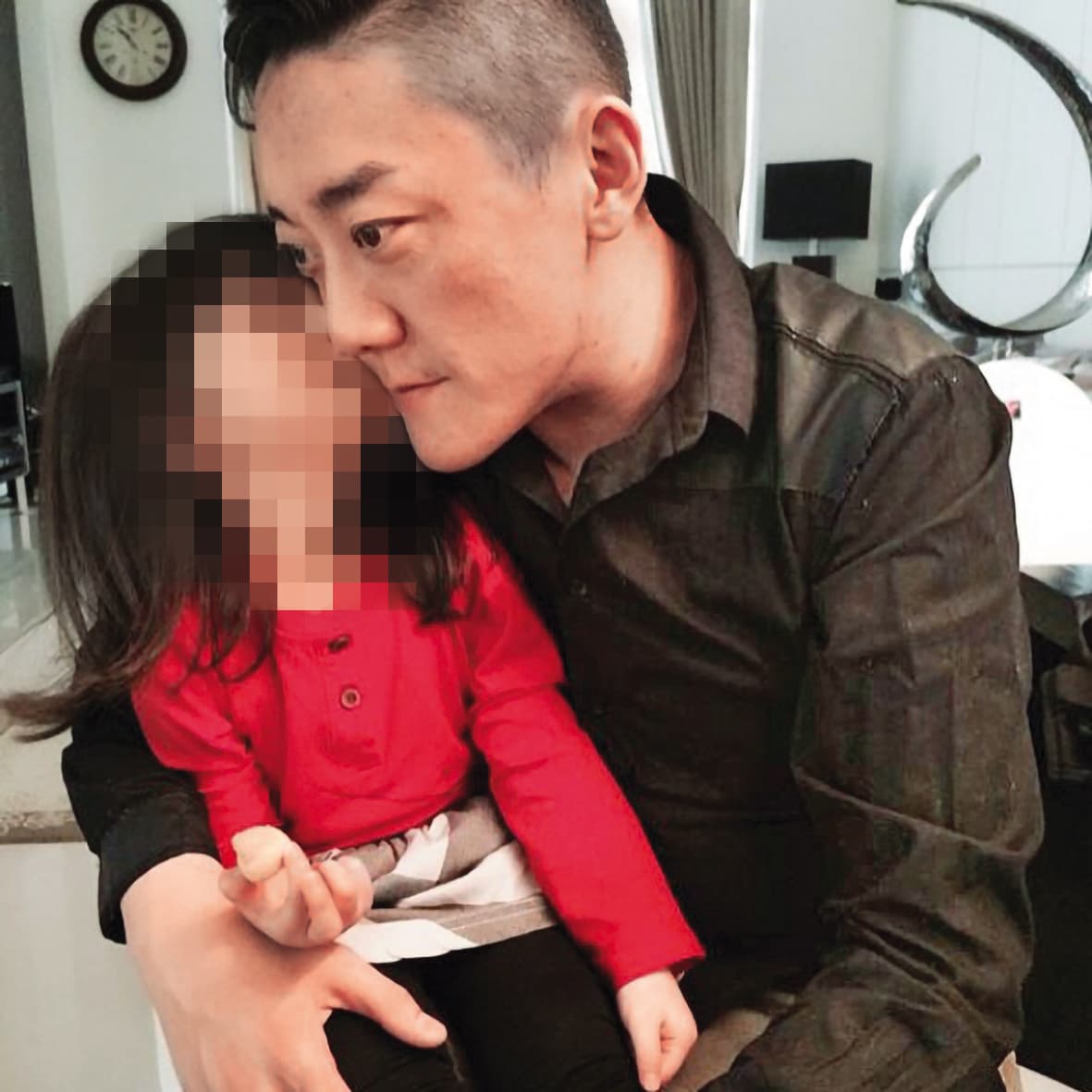 夏天倫和黃廉盈離婚後,主要由他負責照顧二個小孩。(翻攝自夏天倫IG)