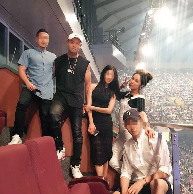蕭亞軒(右二)與高爾夫球國手男友Michael(陳樺、左二)終究因為年紀關係,最後不了了之。(翻攝自Michael IG)