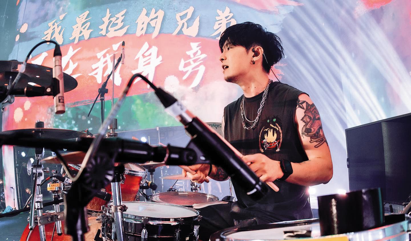 今年41歲的八三夭鼓手阿電,和主唱阿璞是團中唯二的單身漢。(翻攝自八三夭阿電臉書)