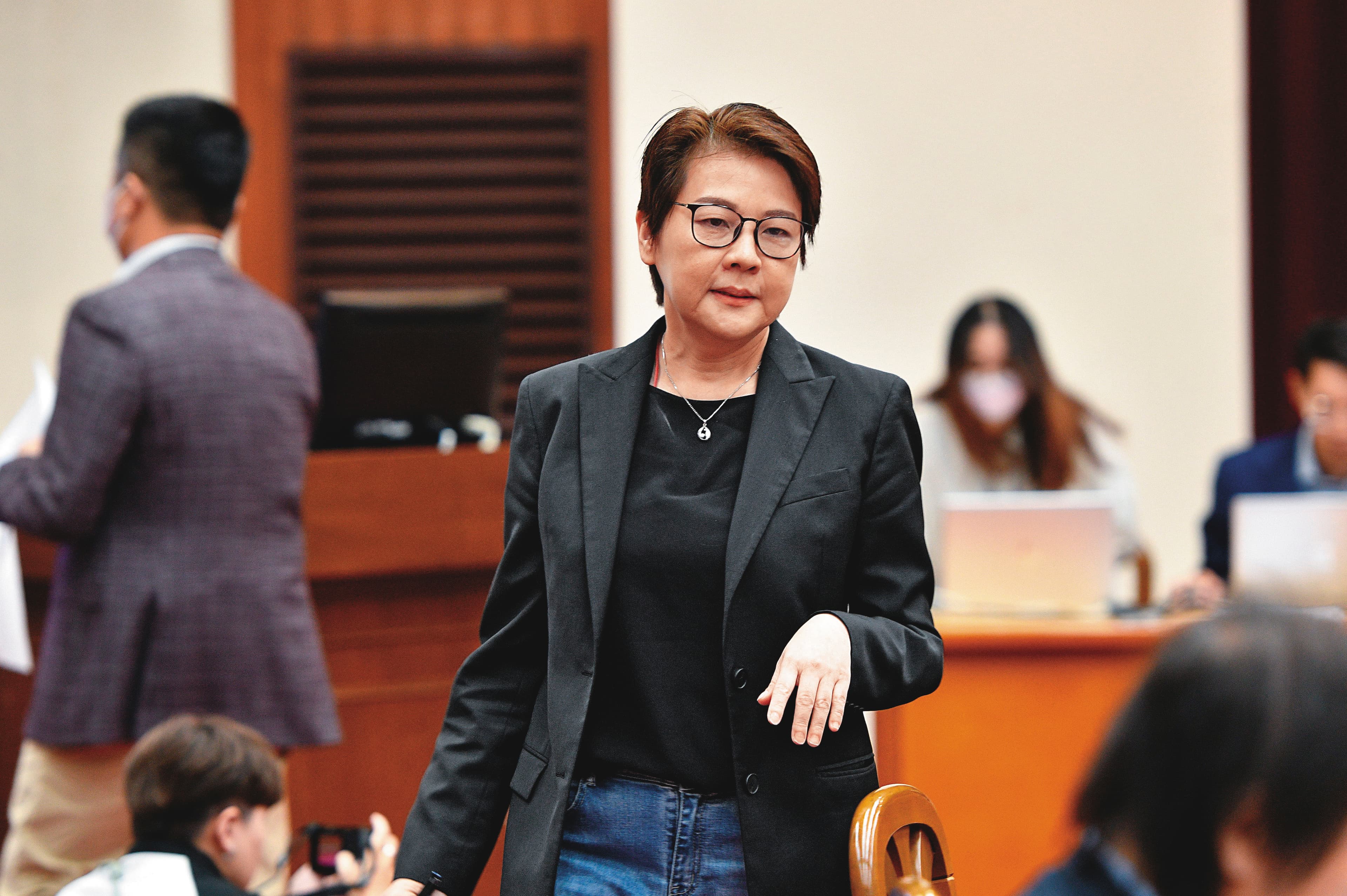 民眾黨立委黃珊珊被指在副市長任內與沈慶京會面,面臨遭約談。