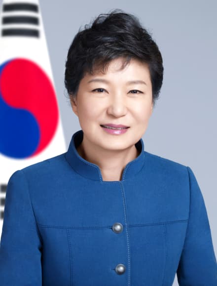 朴槿惠因「閨密干政」遭彈劾,被罷免後鋃鐺入獄。(翻攝維基百科)