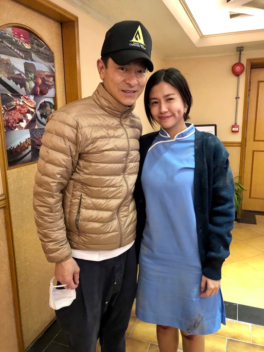 為了謝謝小演員那樣賣力演出,劉德華收工後也特意找到楊偲永與她合照。(龍祥提供)