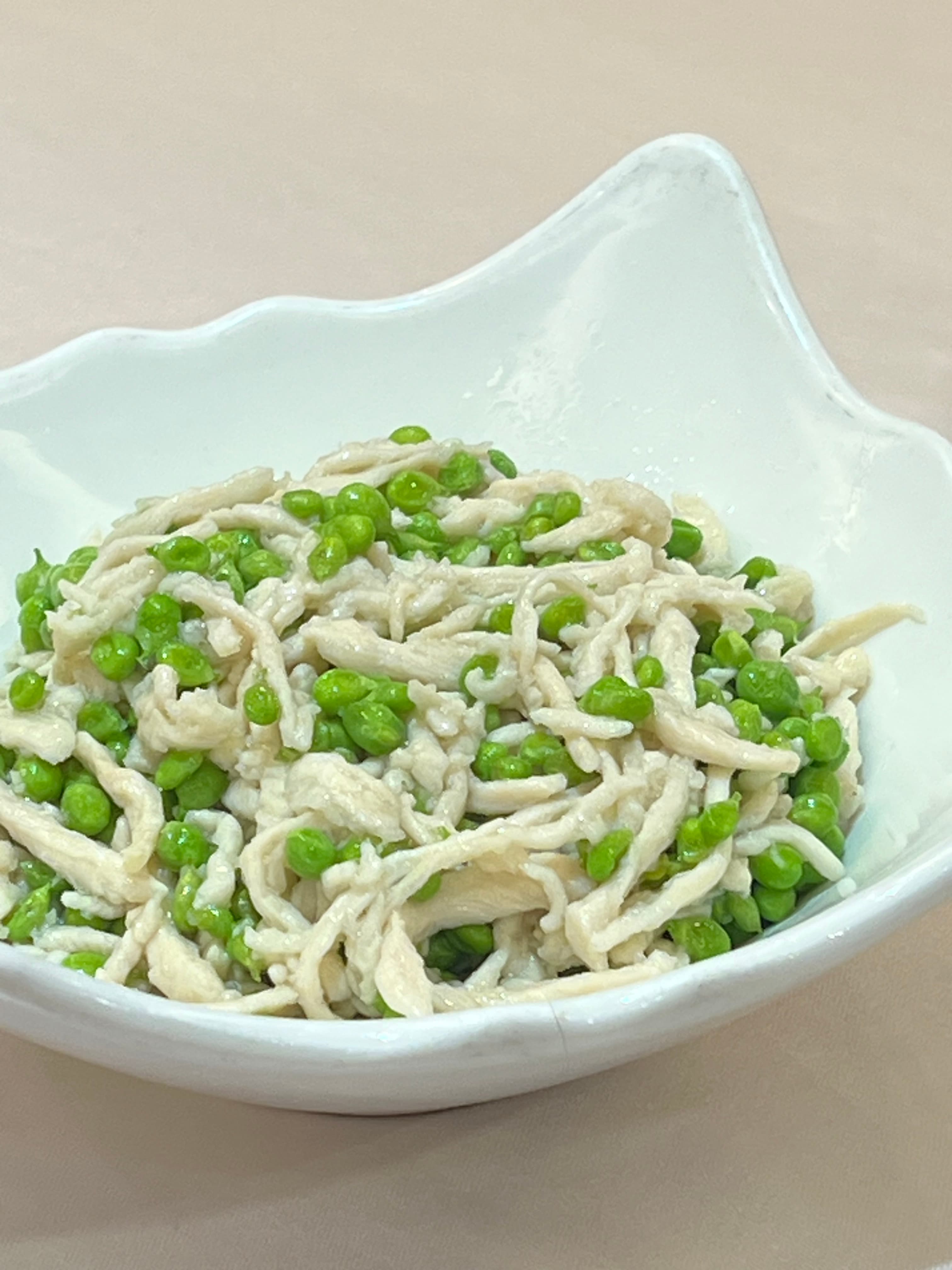 非常費工的「雞絲碗豆仁」,拌入一匙鎮江醋更美味。